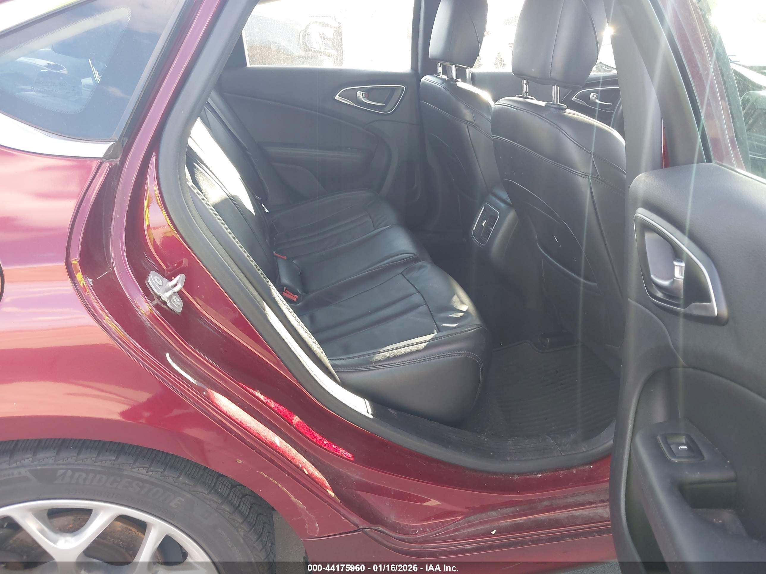 CHRYSLER 200 image 8
