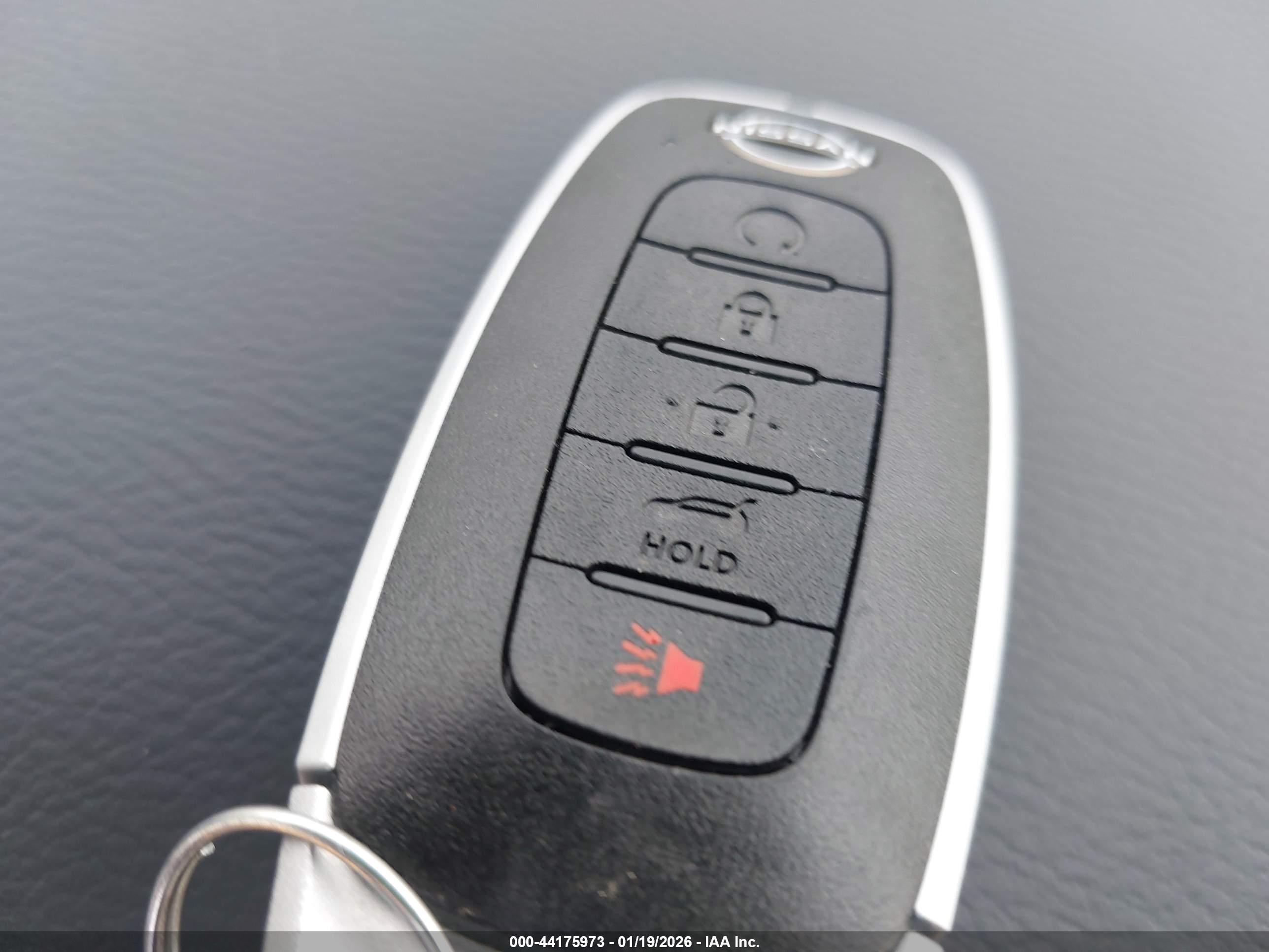 NISSAN ROGUE image 11