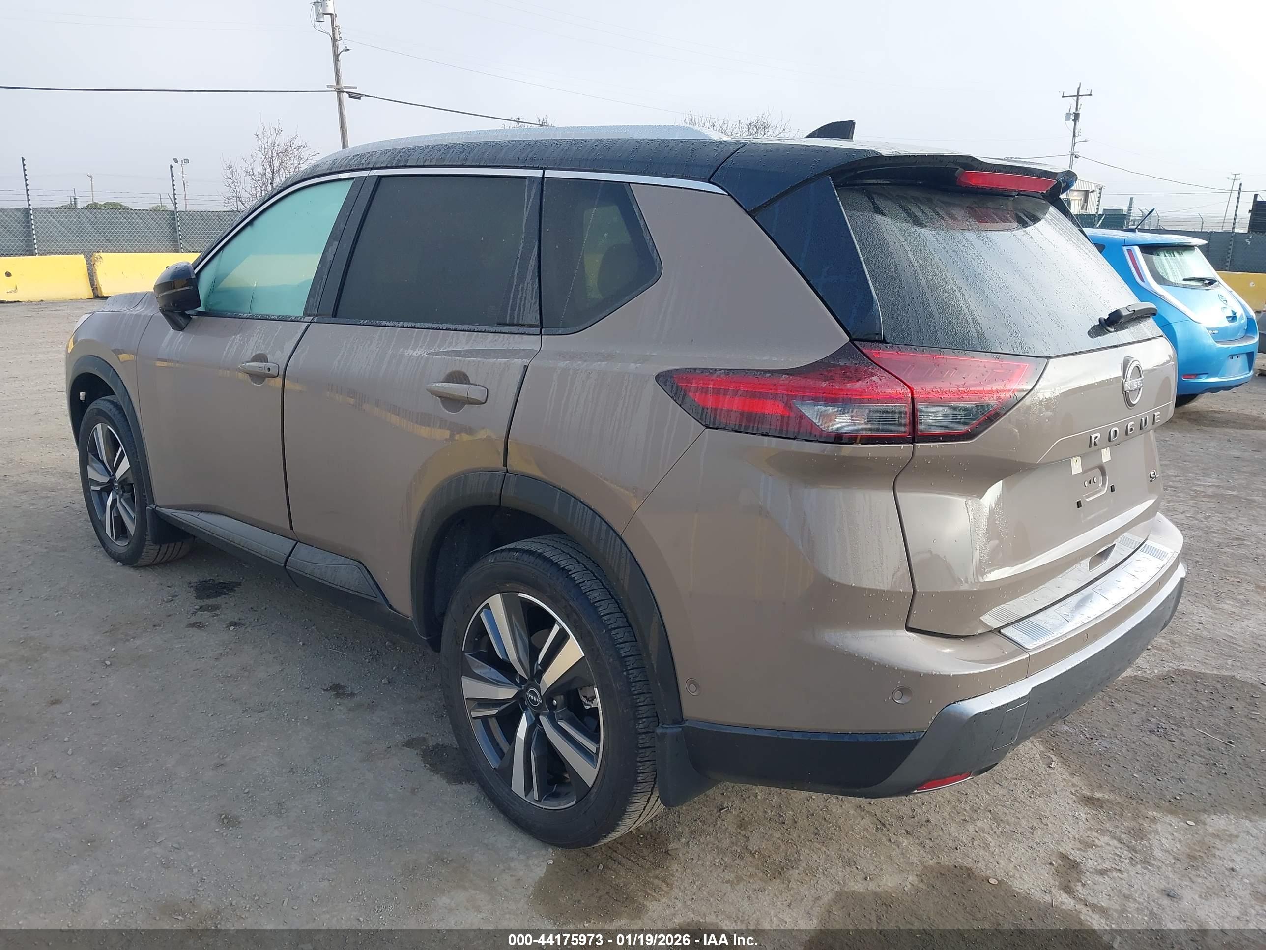 NISSAN ROGUE image 3