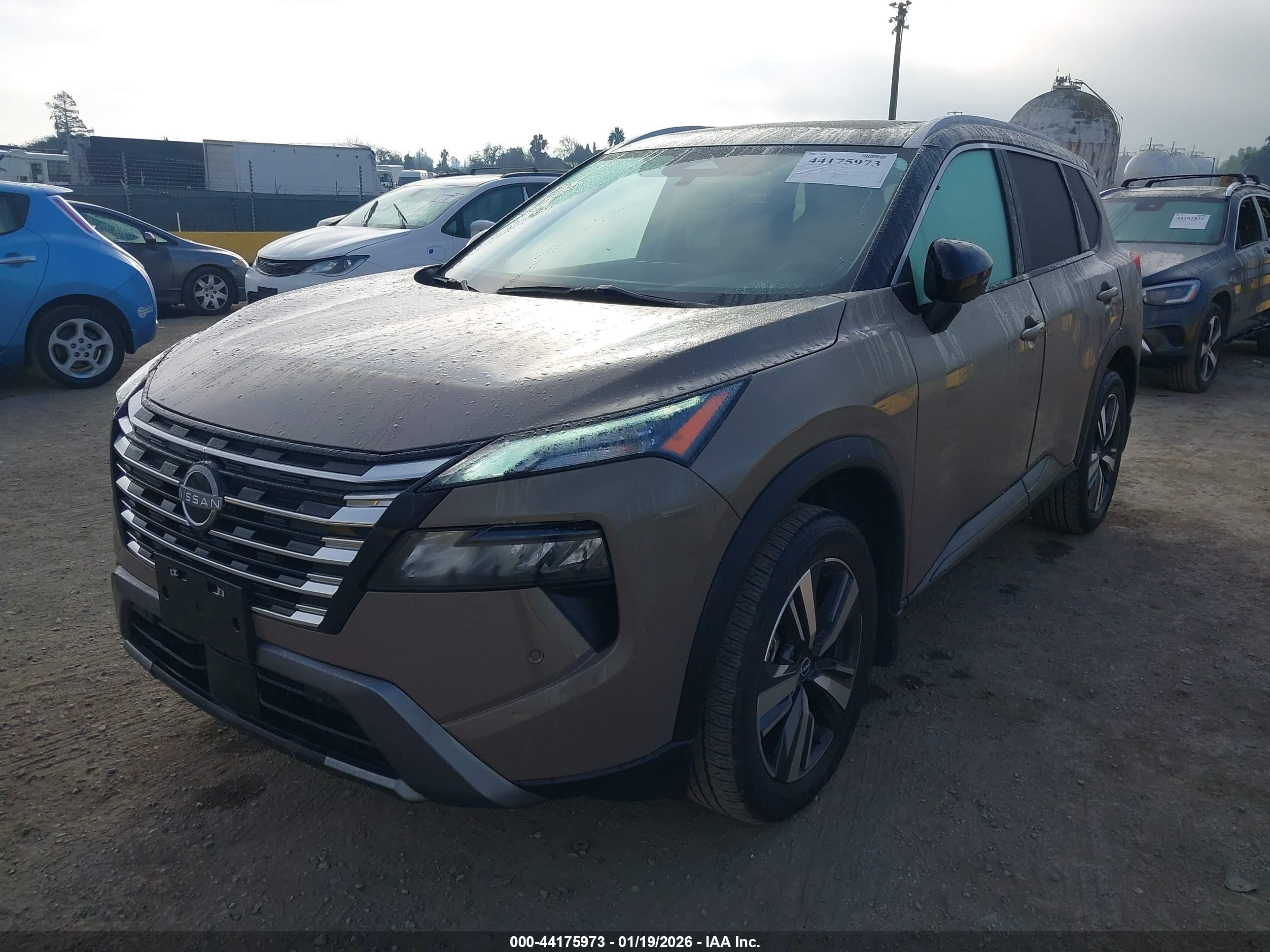 NISSAN ROGUE image 6
