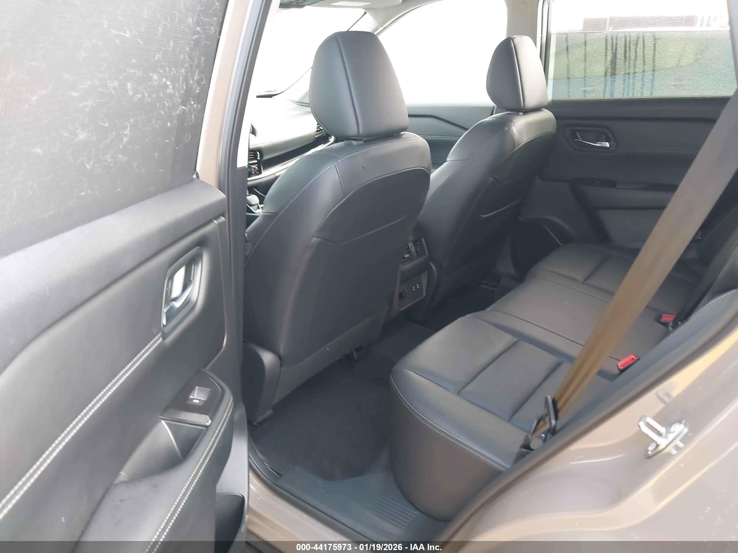 NISSAN ROGUE image 8