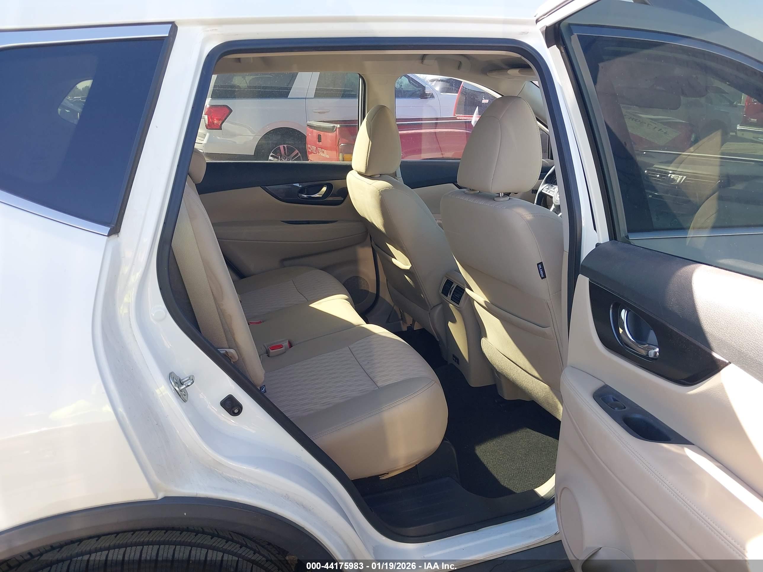NISSAN ROGUE image 8