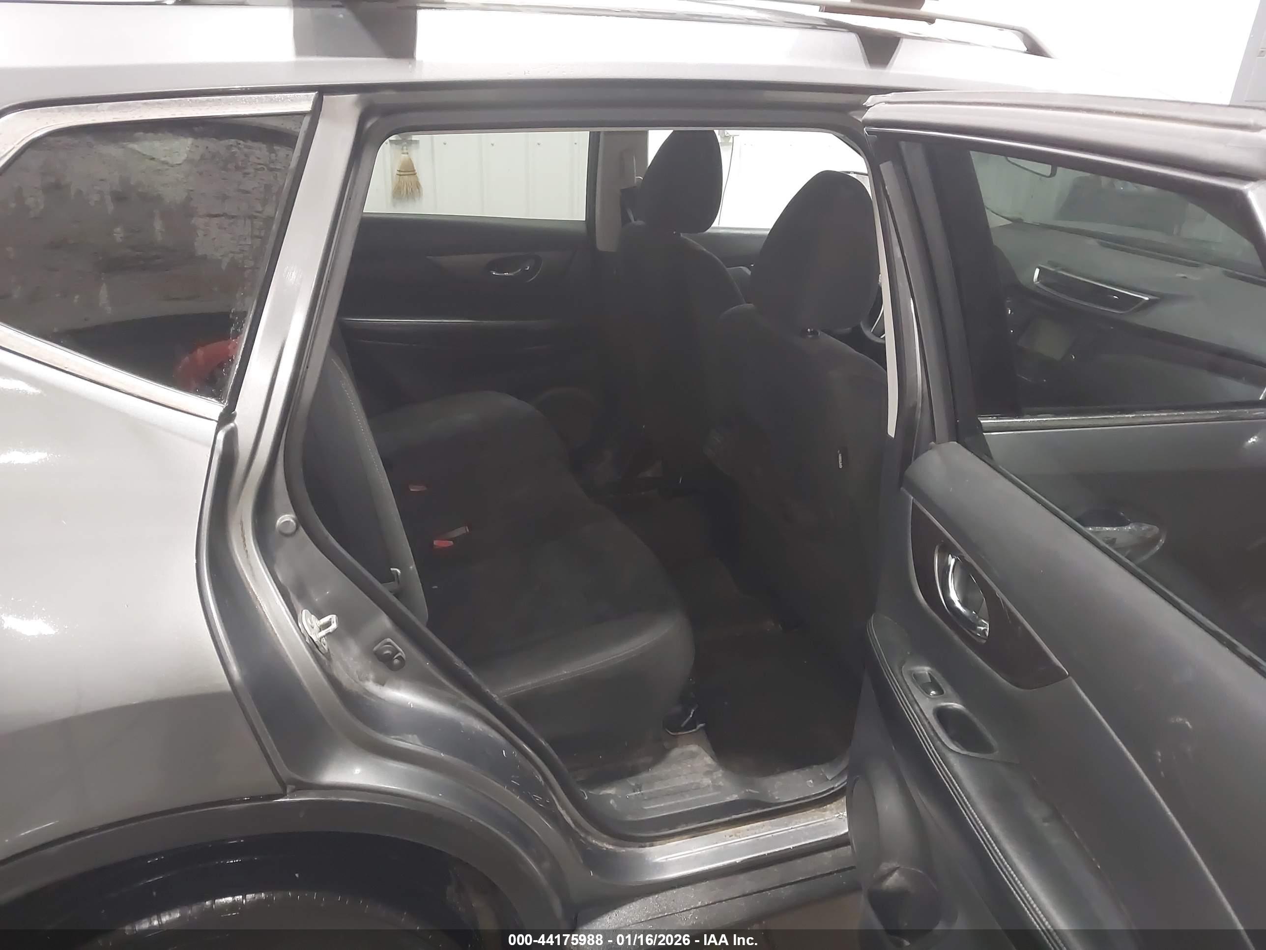 NISSAN ROGUE image 8