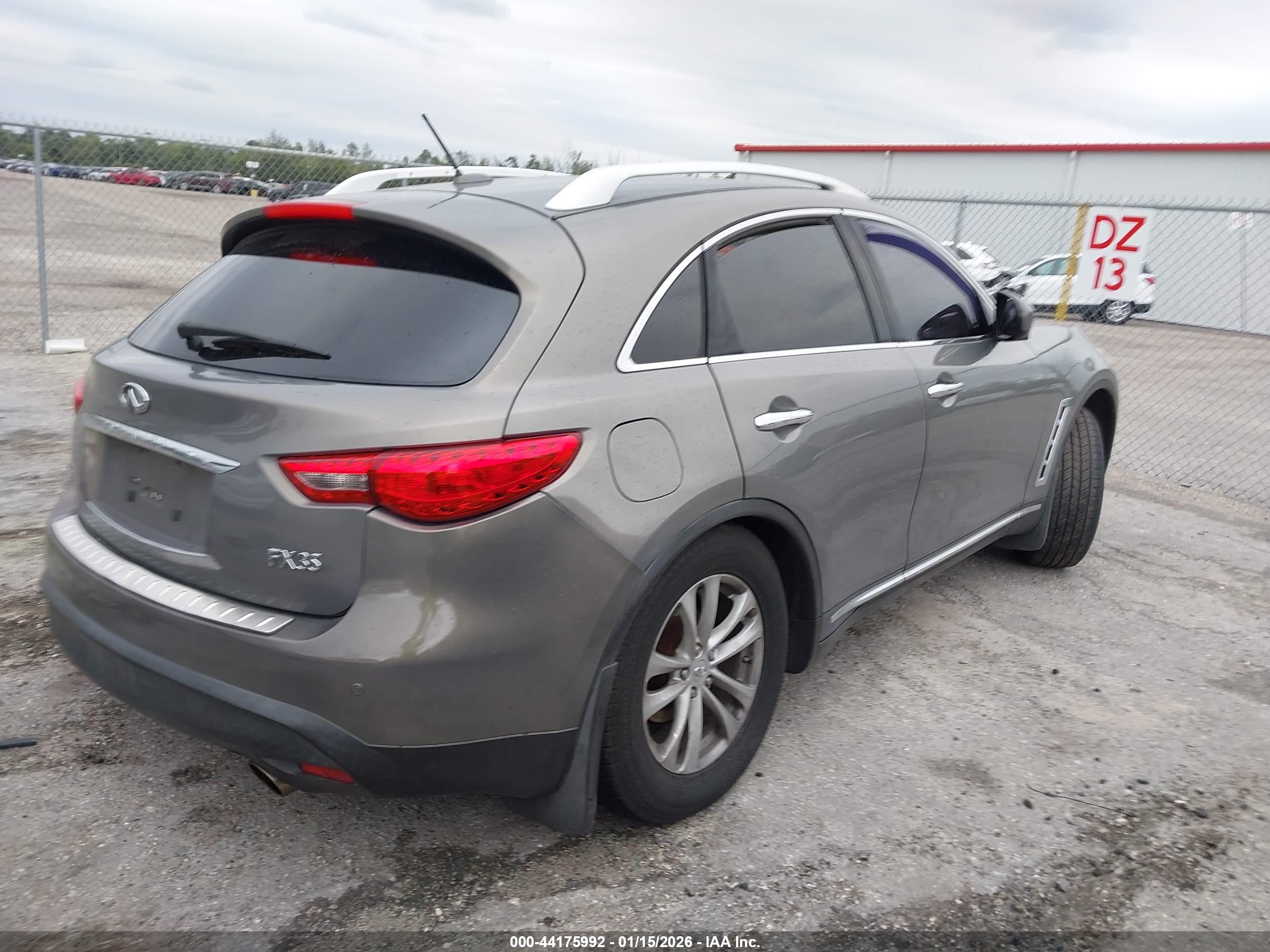 INFINITI FX35 image 4