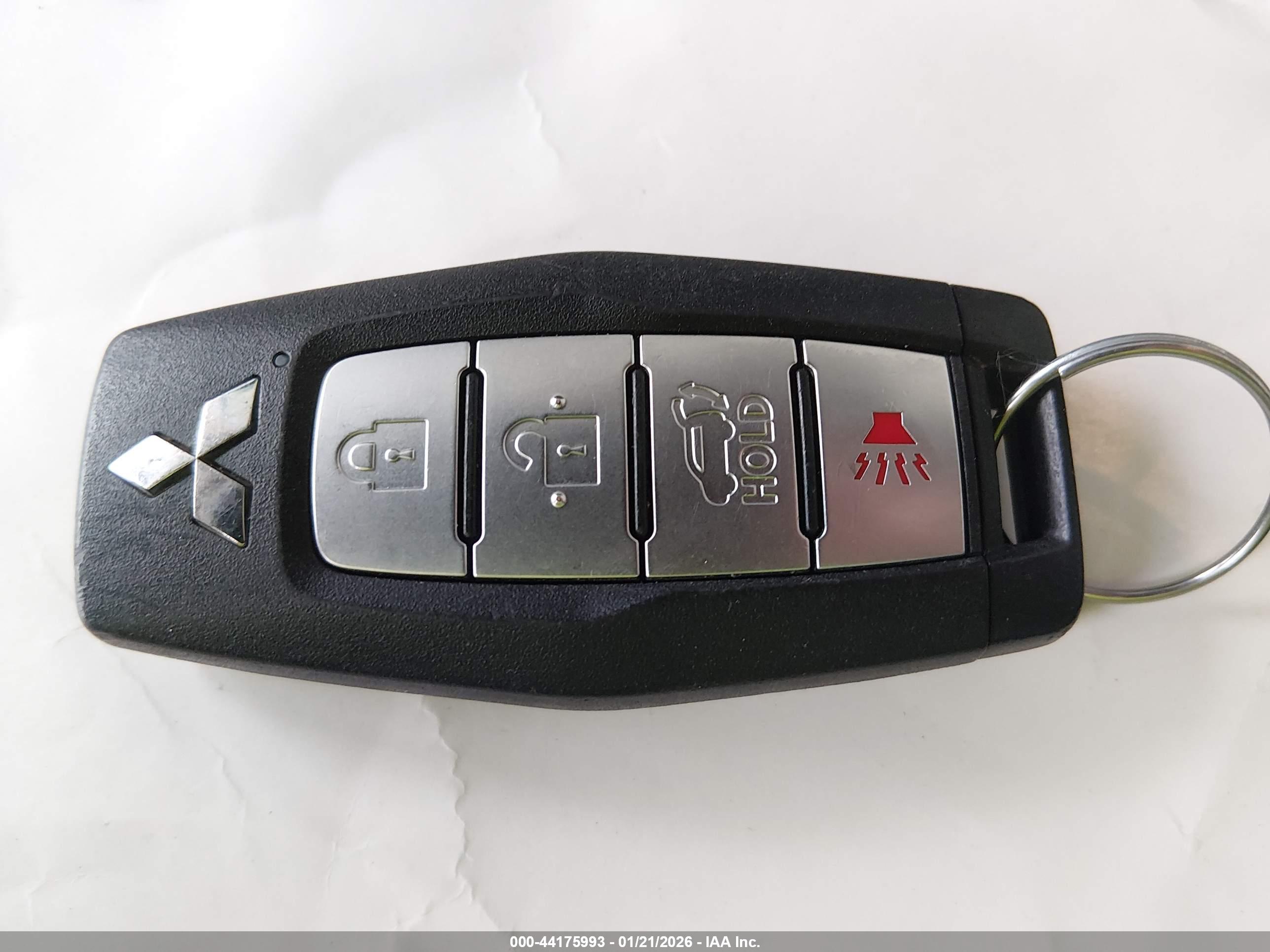 MITSUBISHI OUTLANDER image 11
