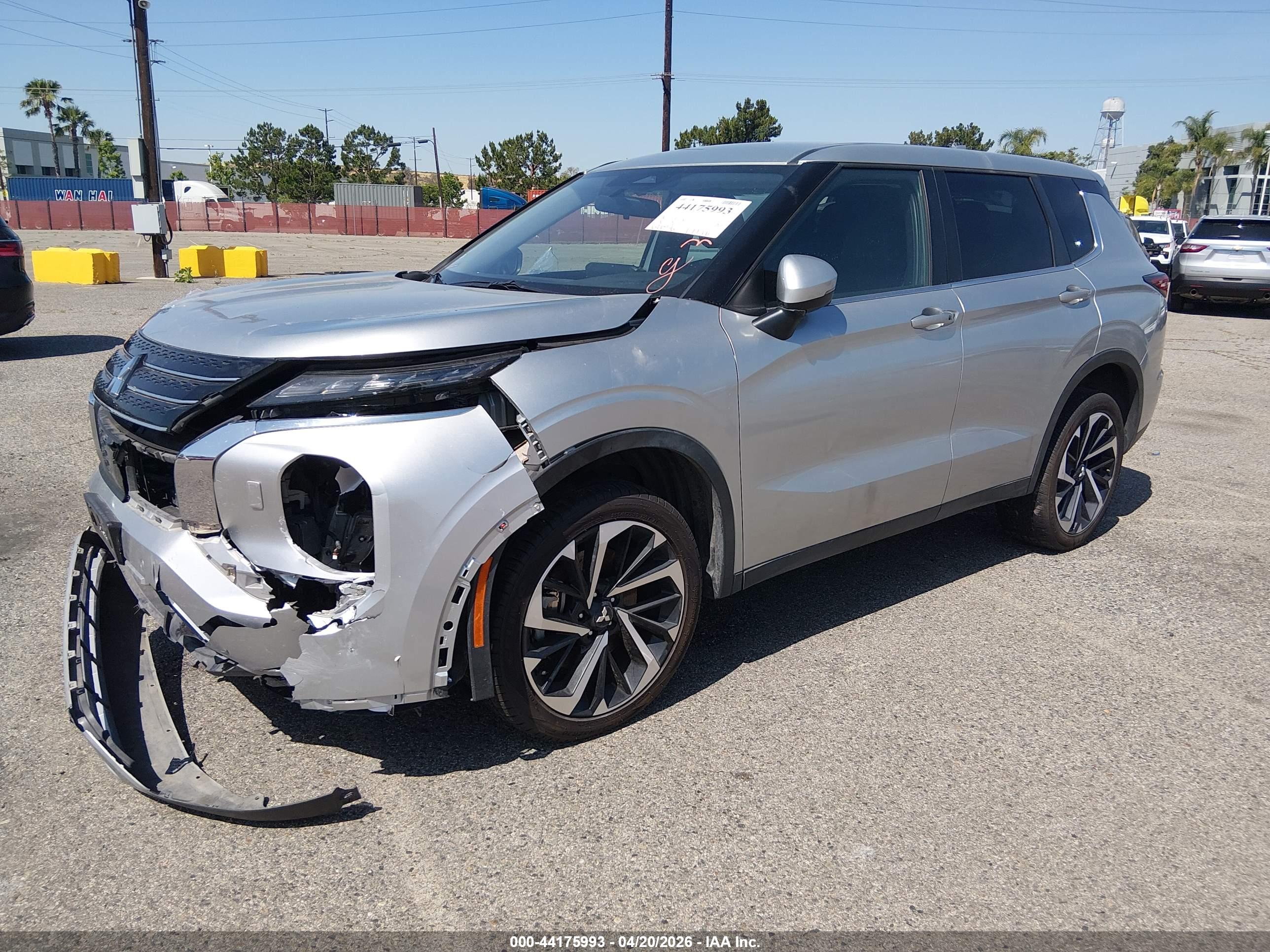 MITSUBISHI OUTLANDER image 2