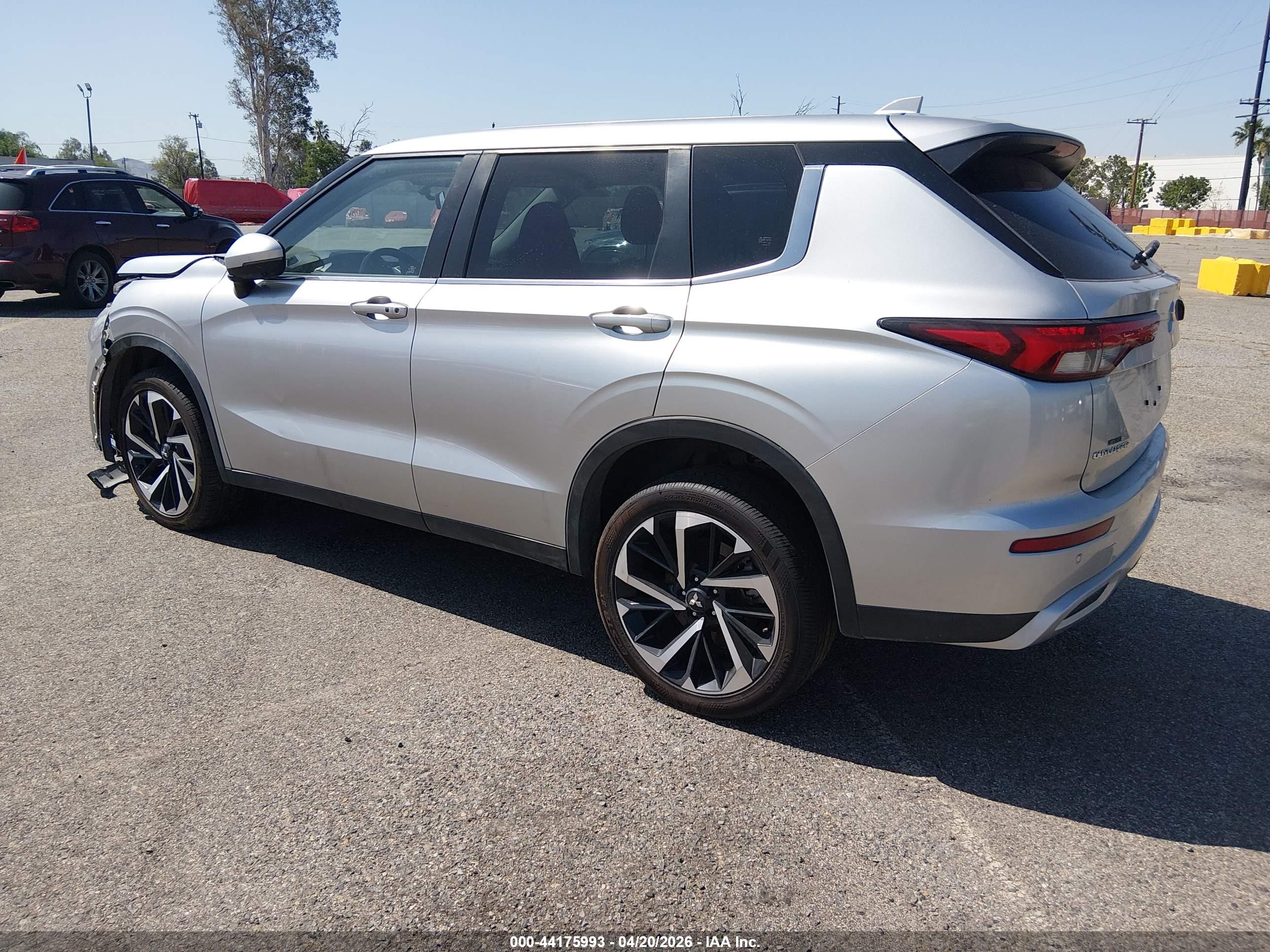 MITSUBISHI OUTLANDER image 3