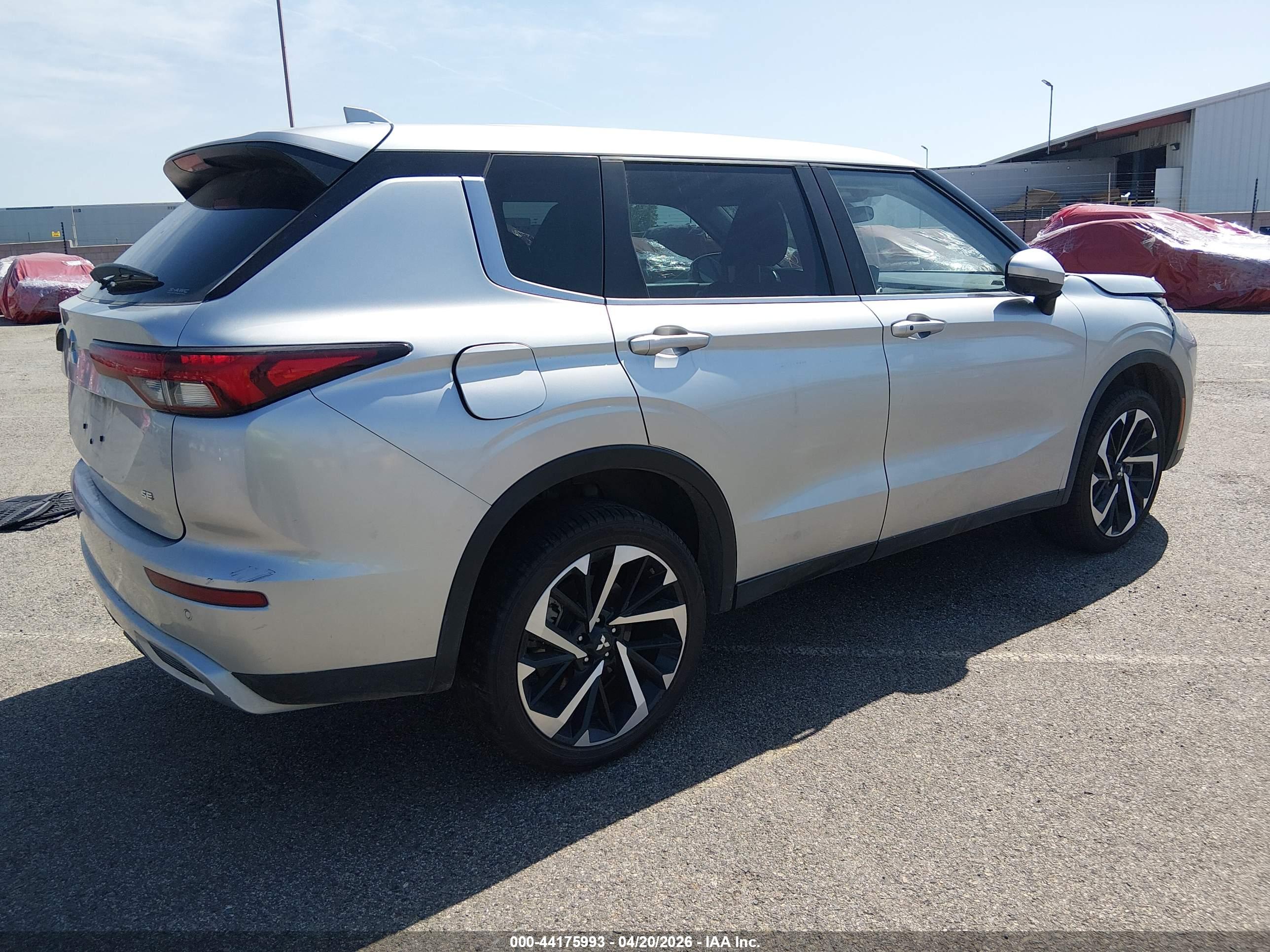 MITSUBISHI OUTLANDER image 4