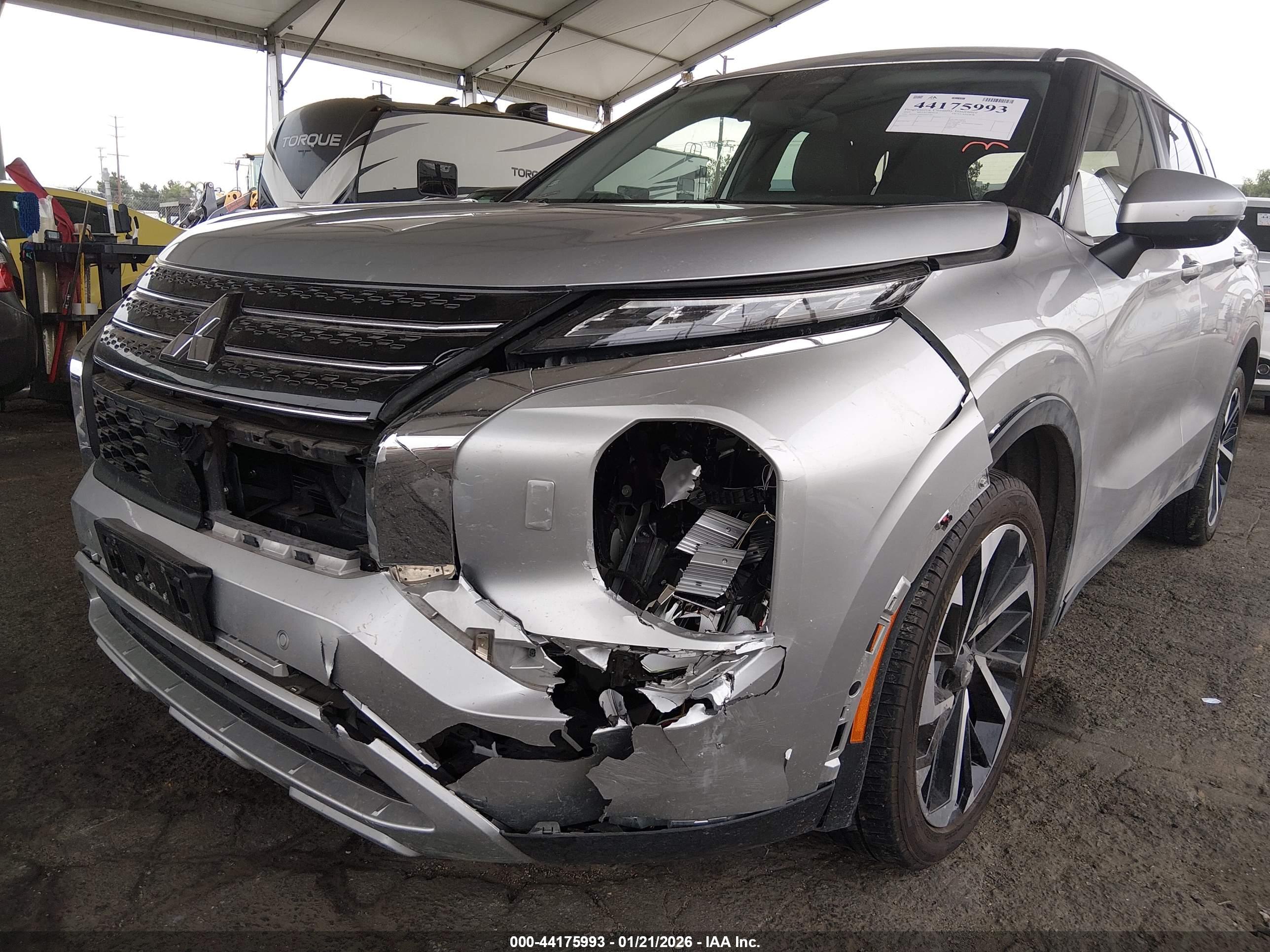 MITSUBISHI OUTLANDER image 6