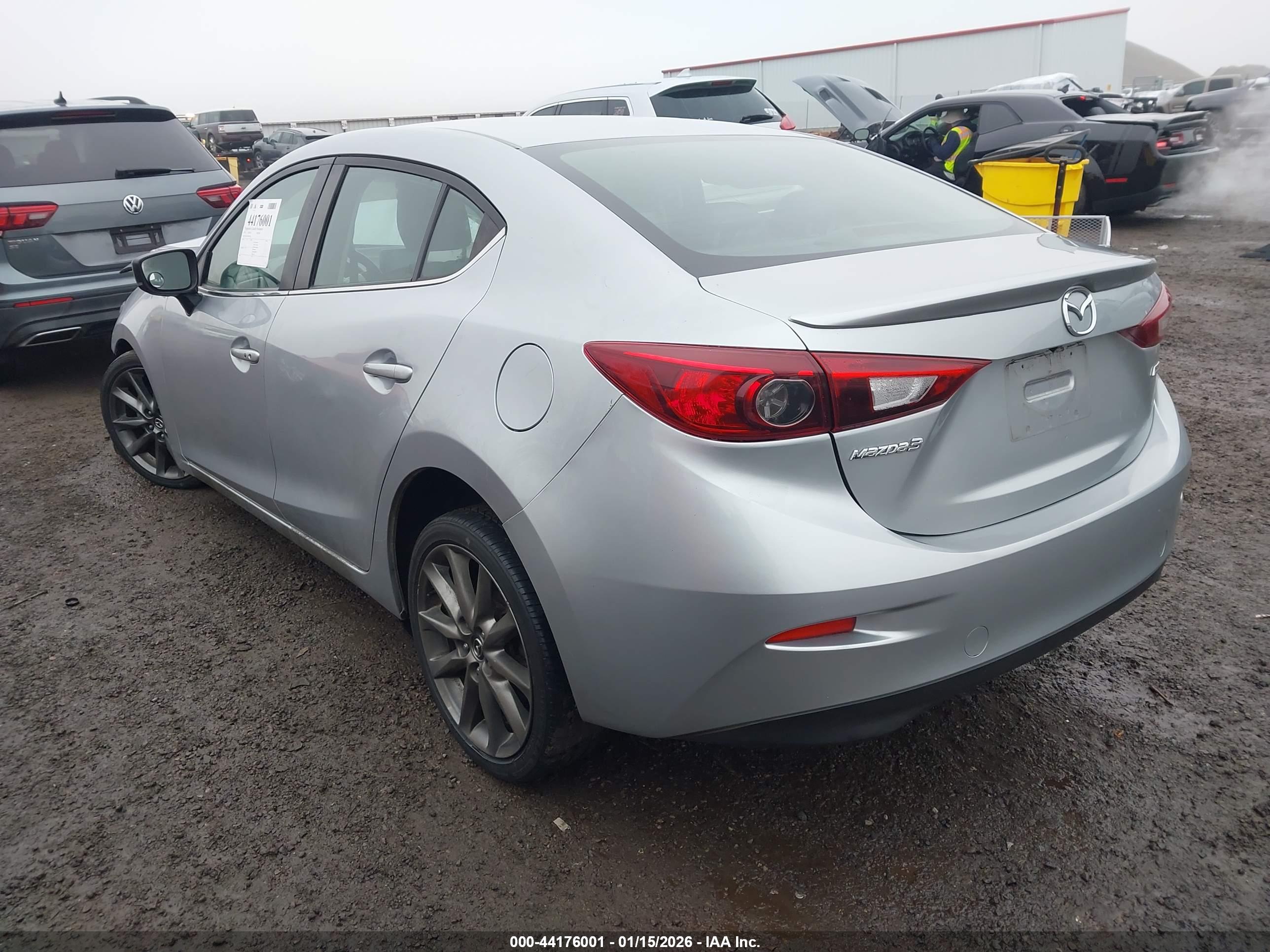 MAZDA MAZDA3 image 3