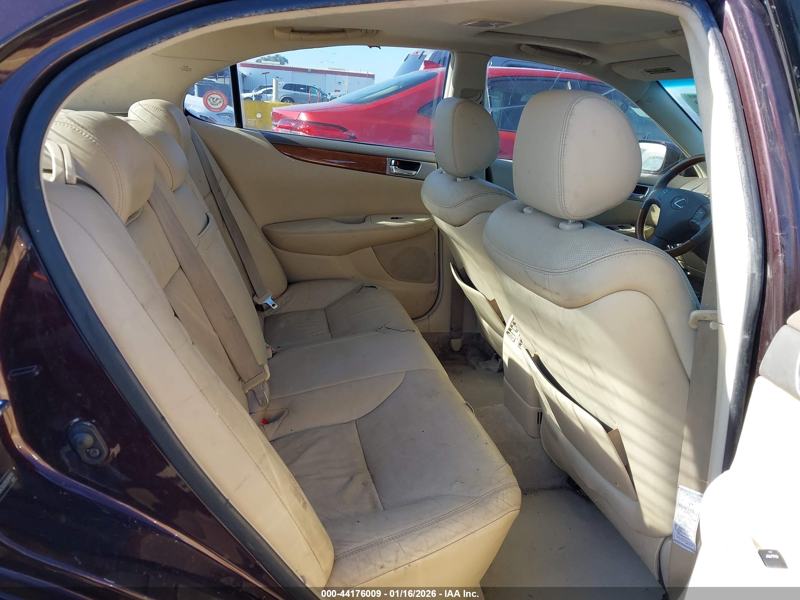 LEXUS ES image 8