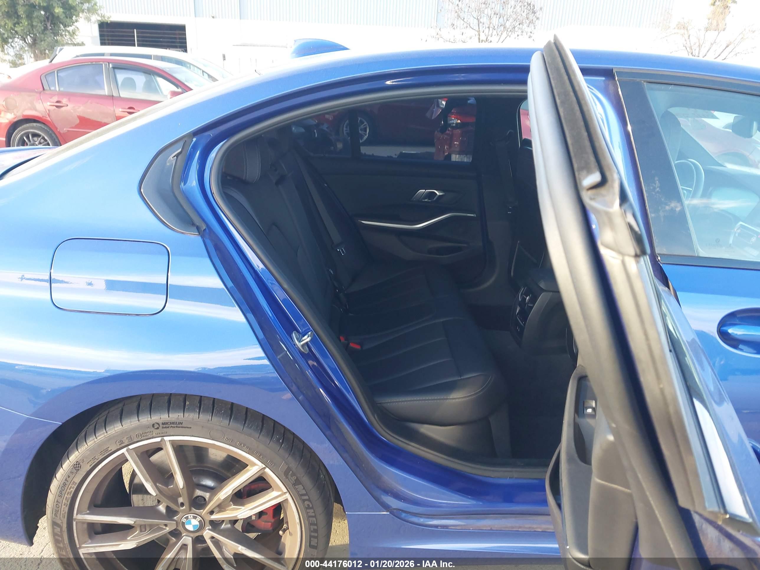BMW 3 image 8