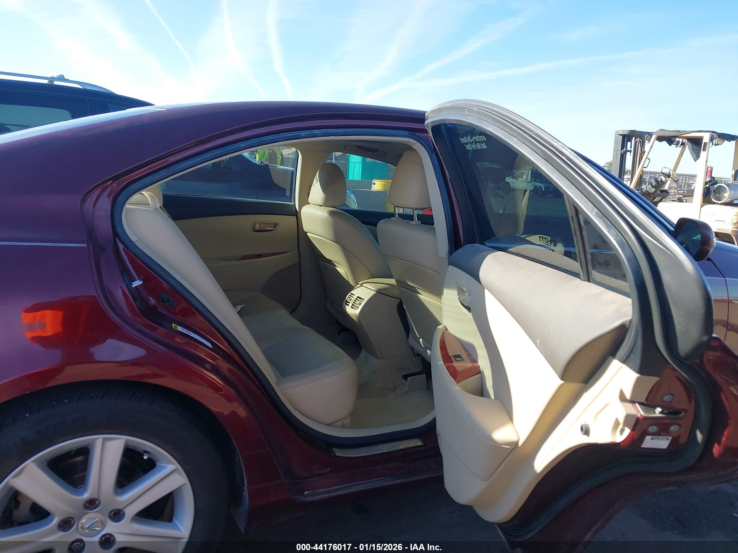 LEXUS ES image 8