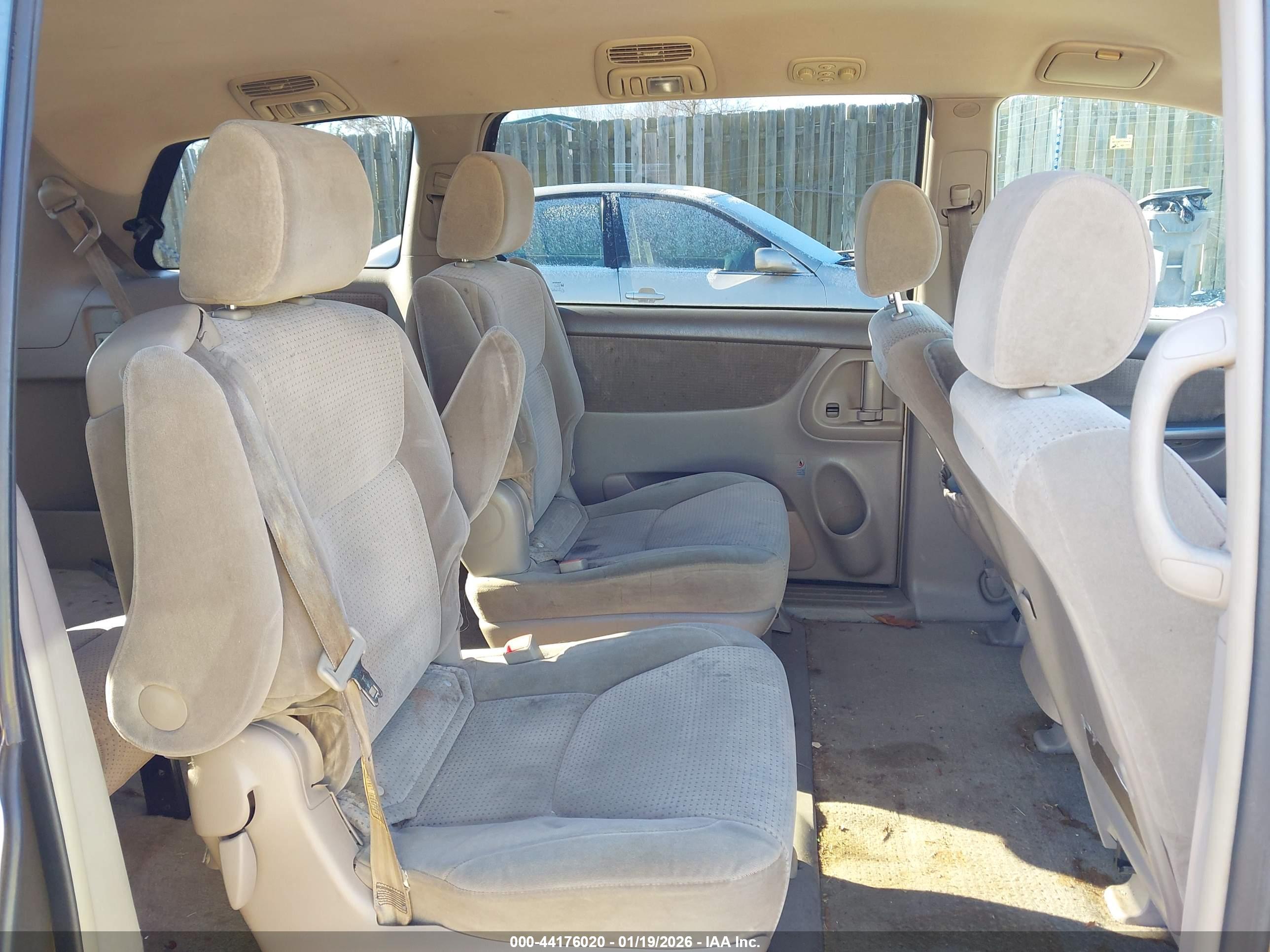 TOYOTA SIENNA image 8