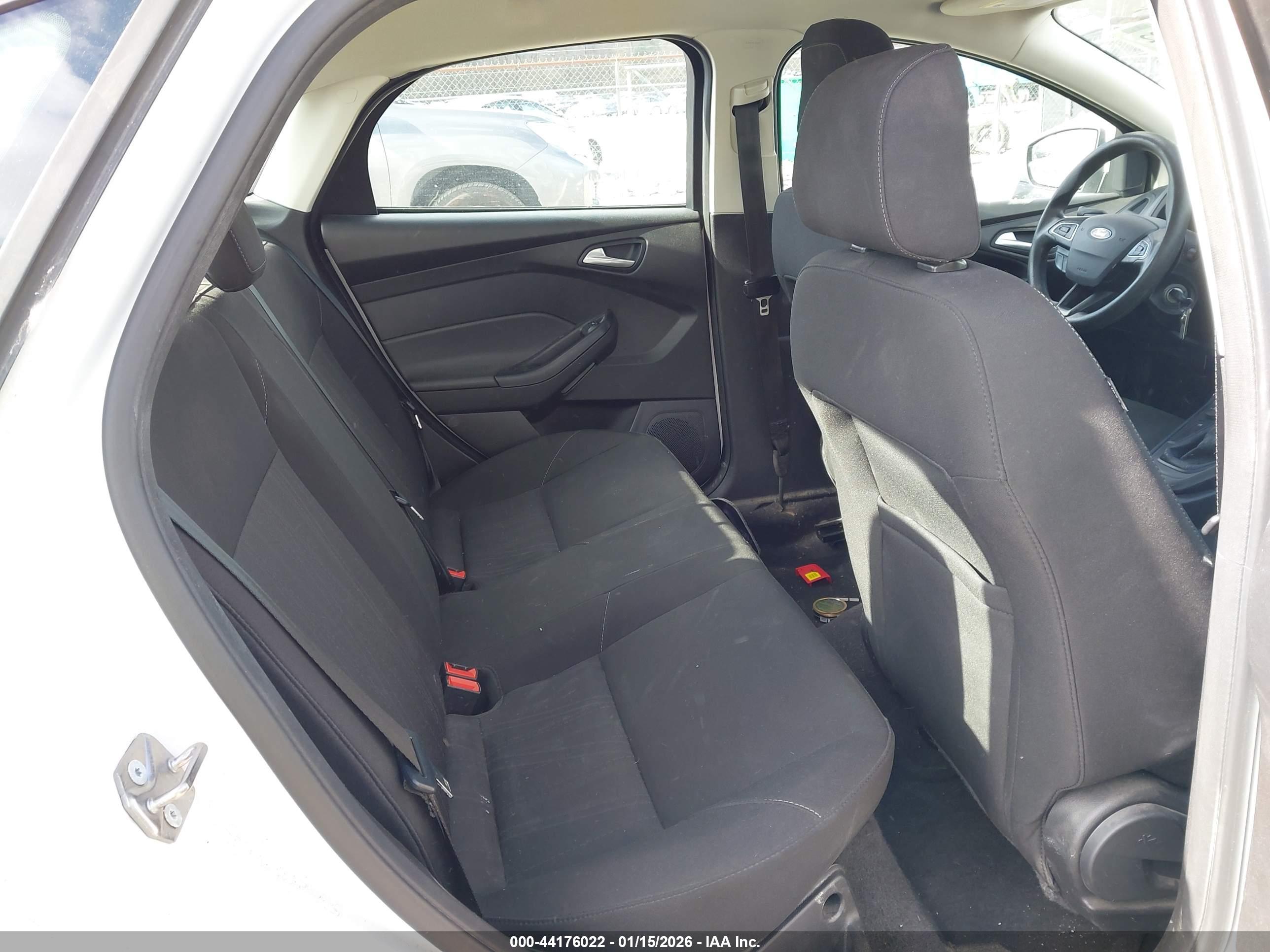 FORD FOCUS image 8