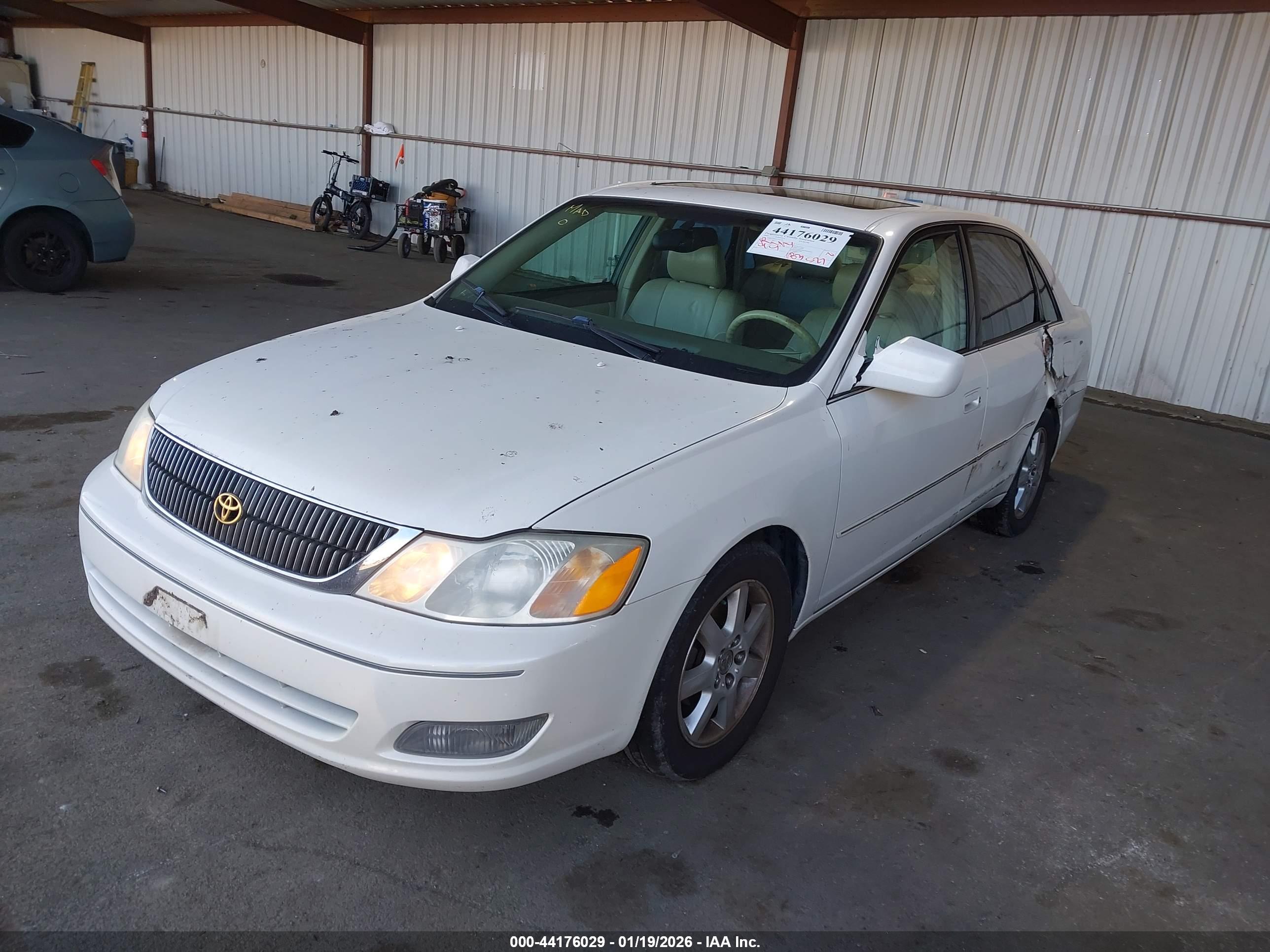 TOYOTA AVALON image 2