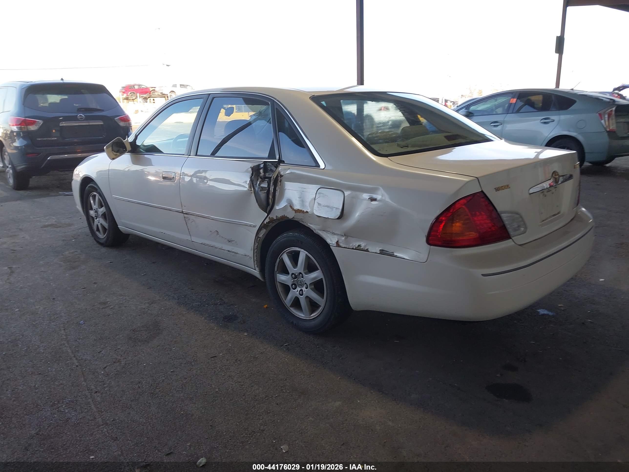 TOYOTA AVALON image 3