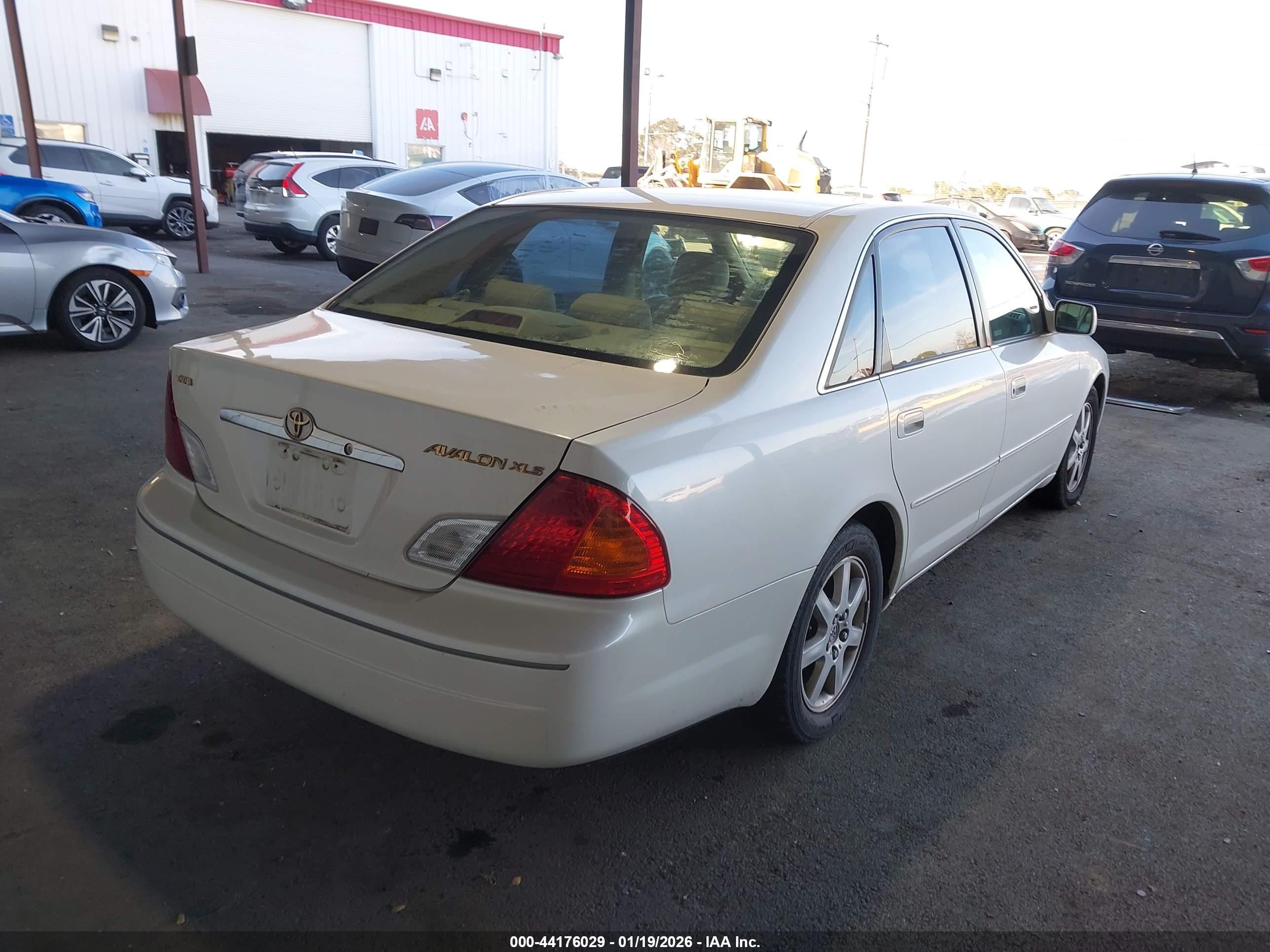 TOYOTA AVALON image 4