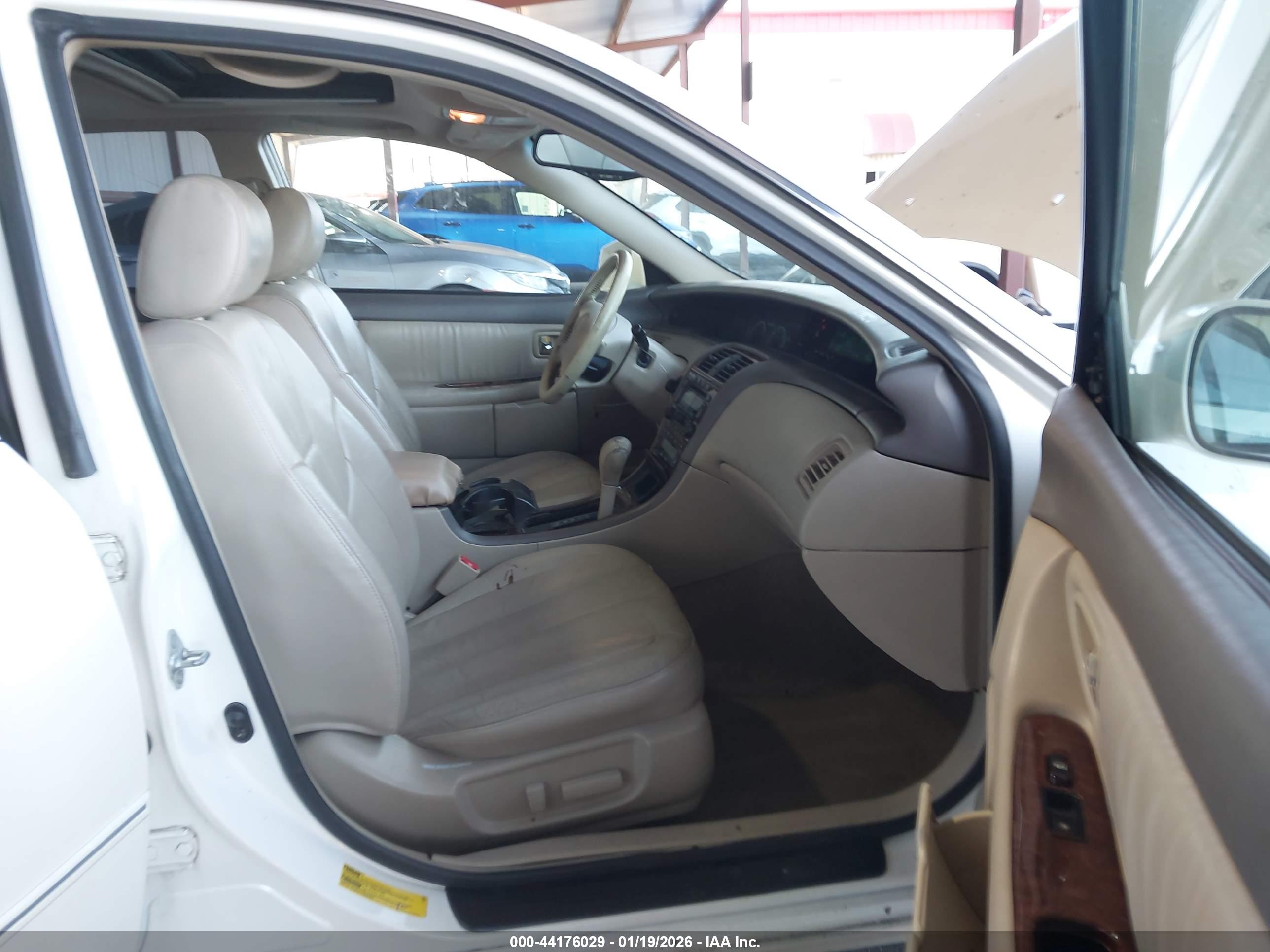 TOYOTA AVALON image 5