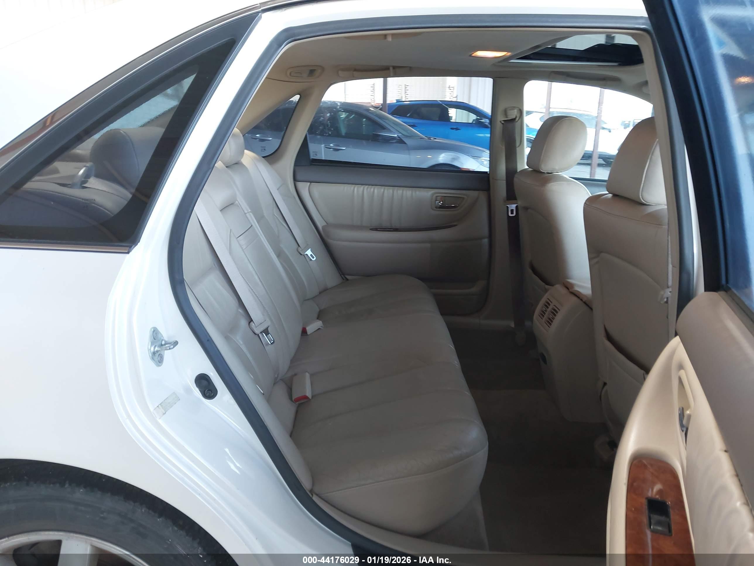 TOYOTA AVALON image 8