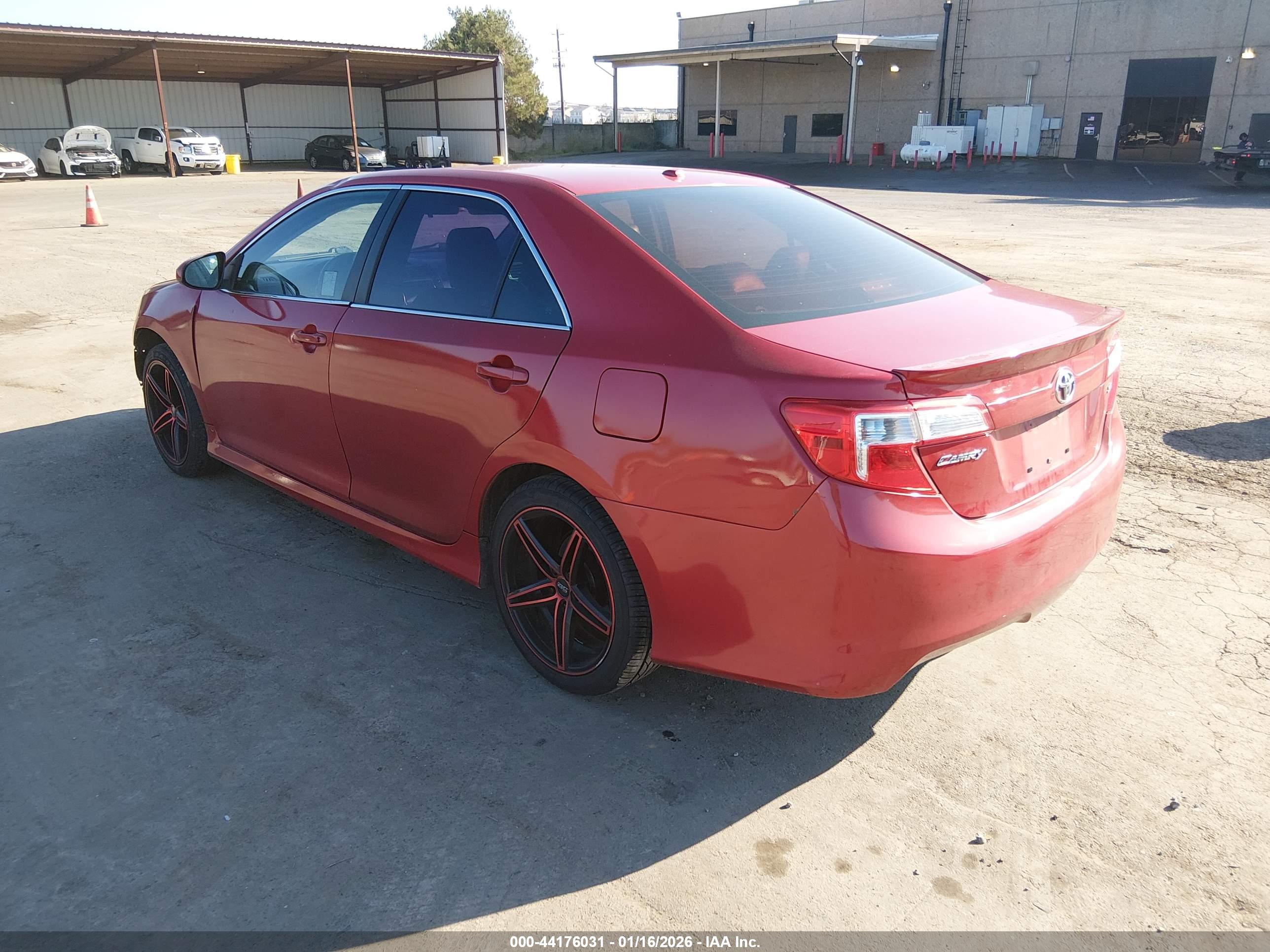 TOYOTA CAMRY image 3
