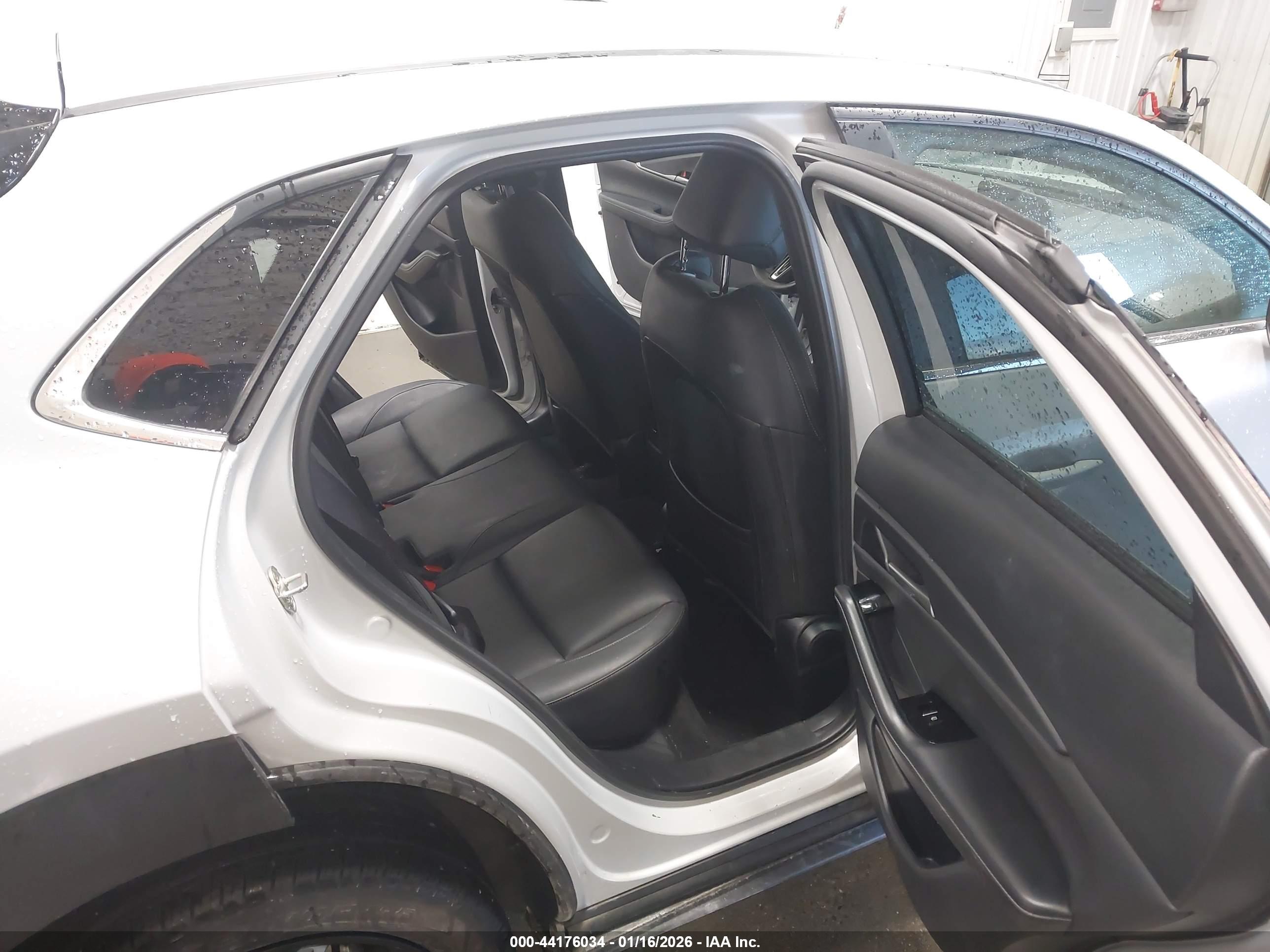 MAZDA CX-30 image 8