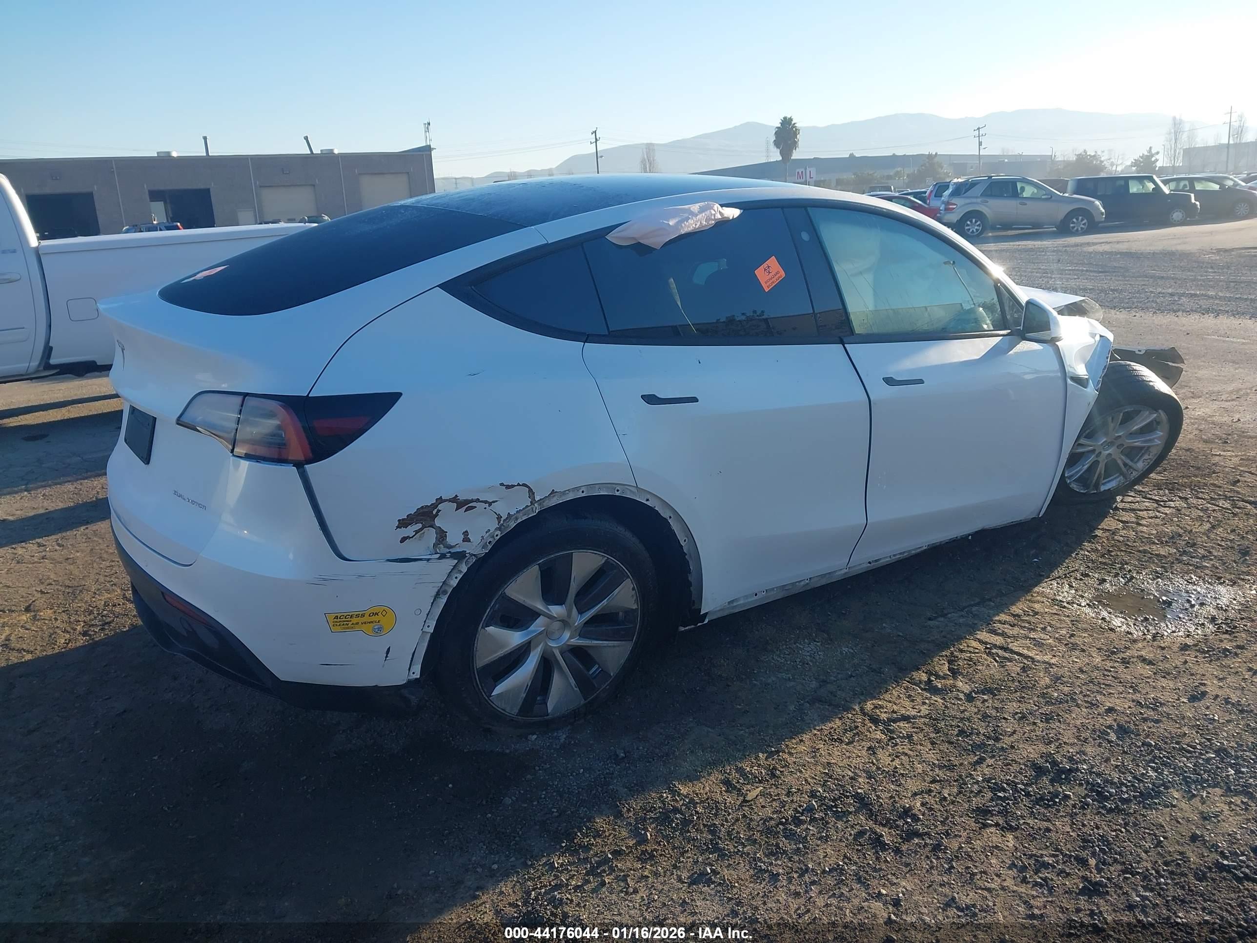 TESLA MODEL image 4