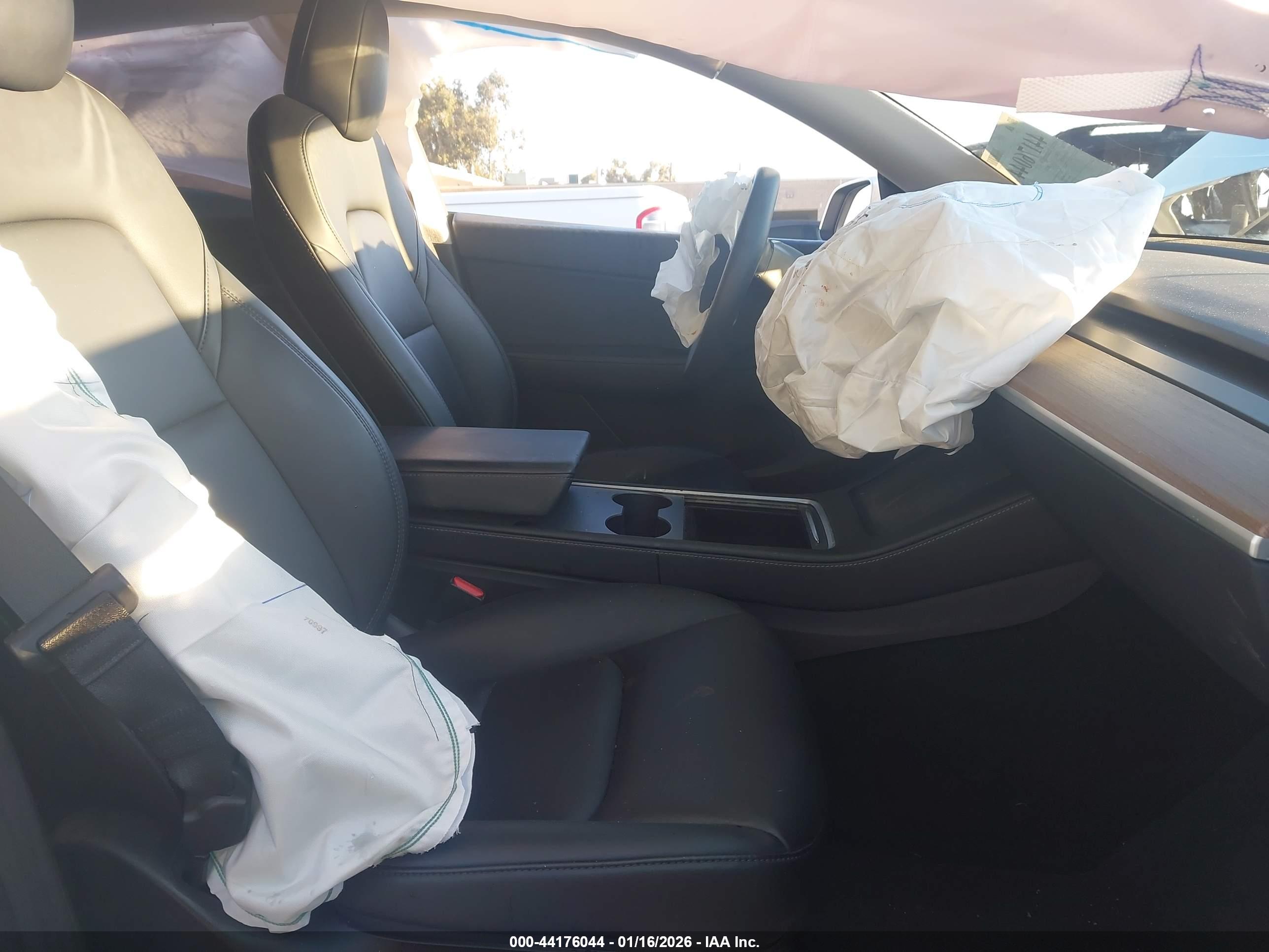 TESLA MODEL image 5