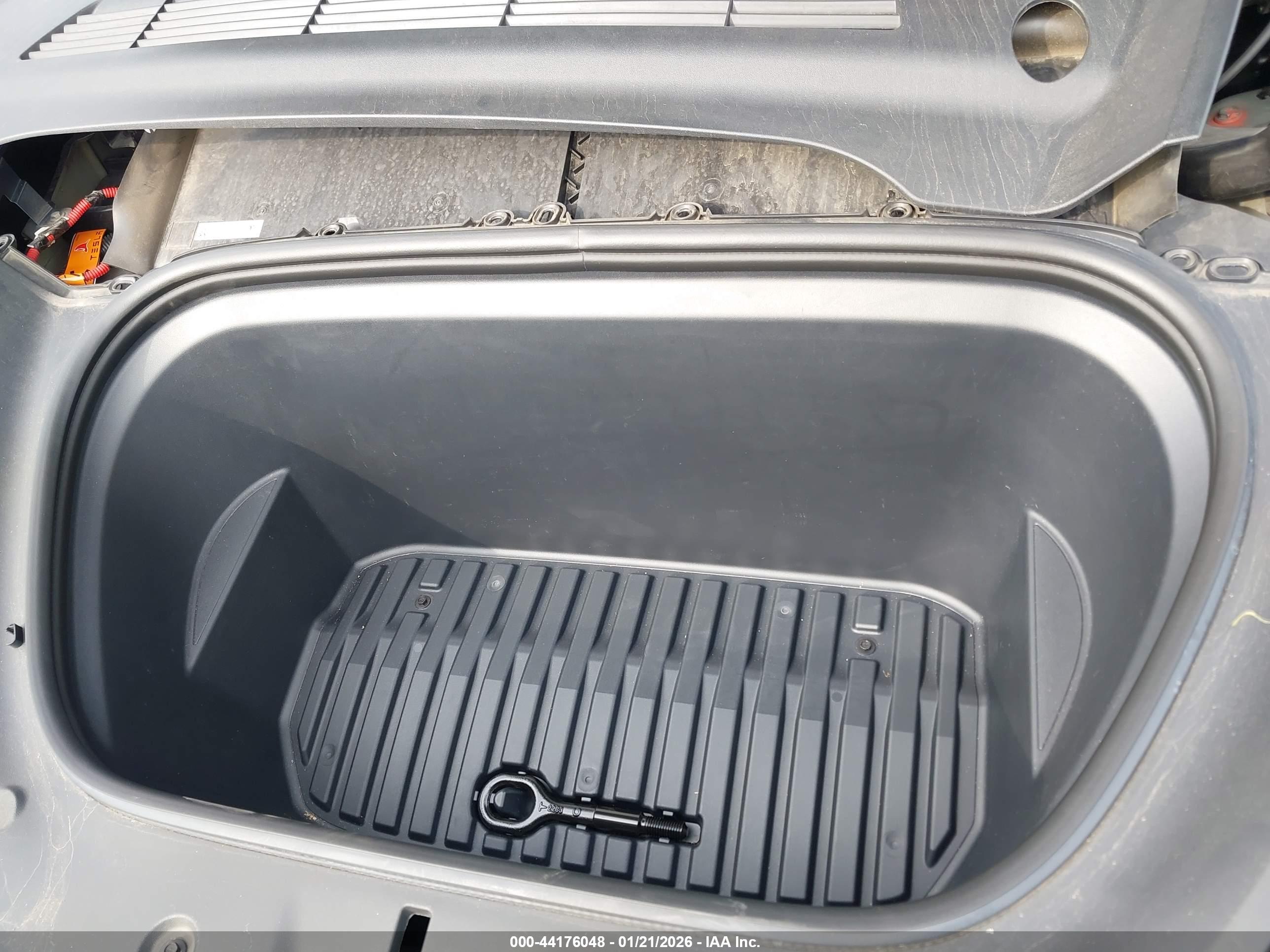 TESLA MODEL image 10