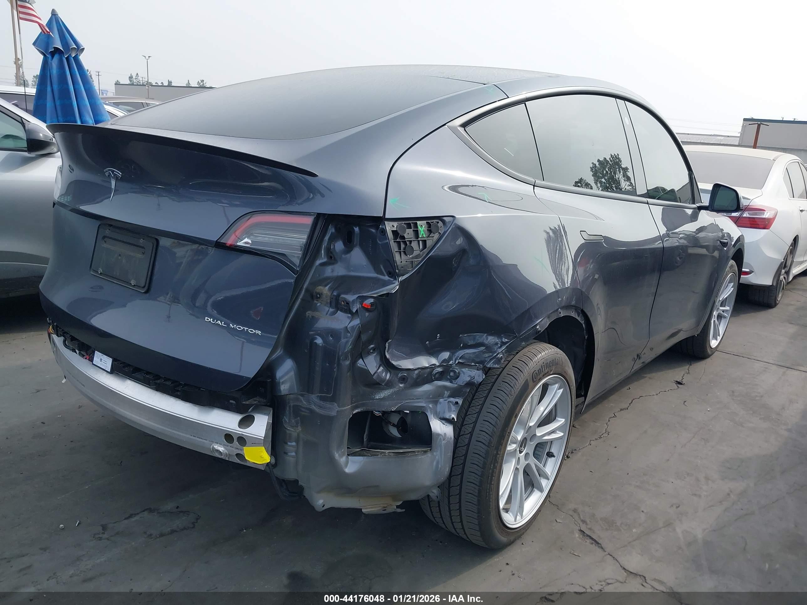 TESLA MODEL image 4