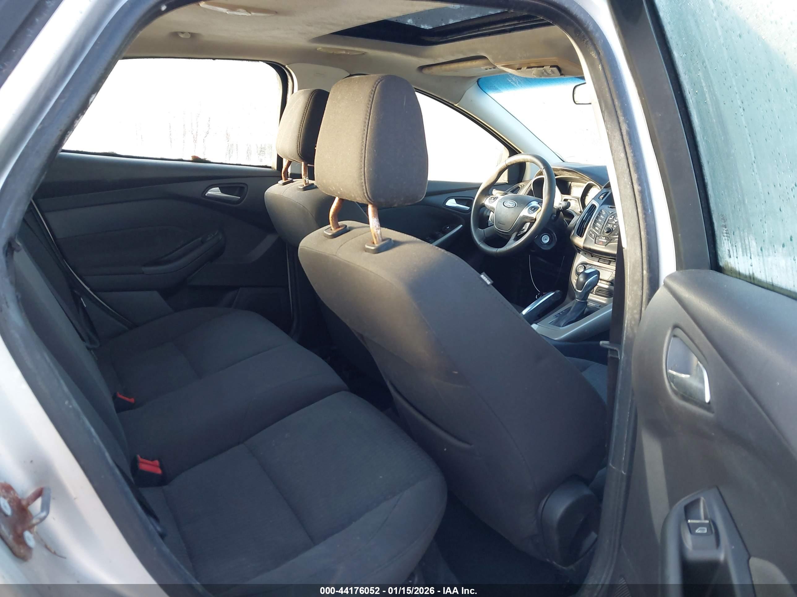 FORD FOCUS image 8