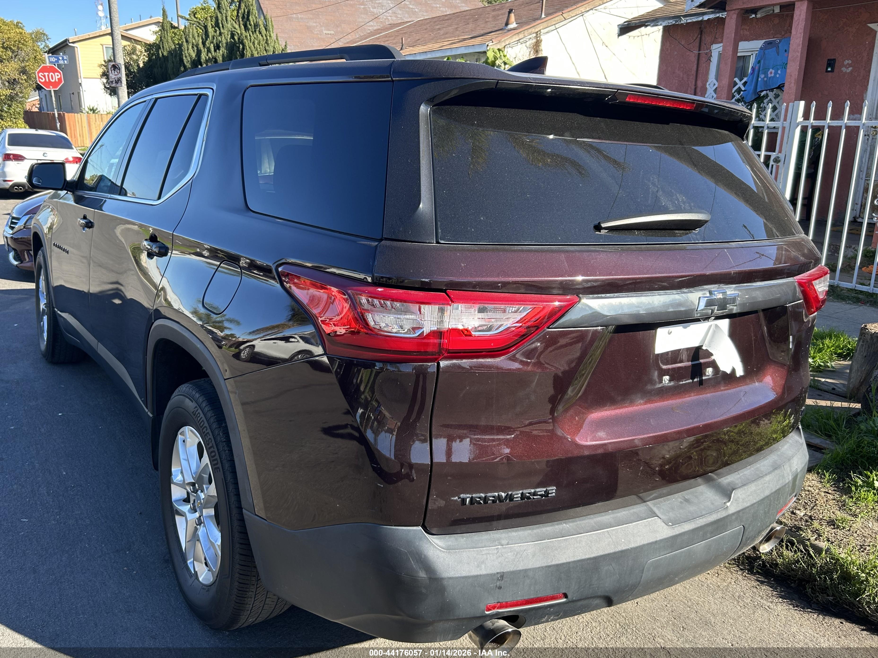 CHEVROLET TRAVERSE image 3
