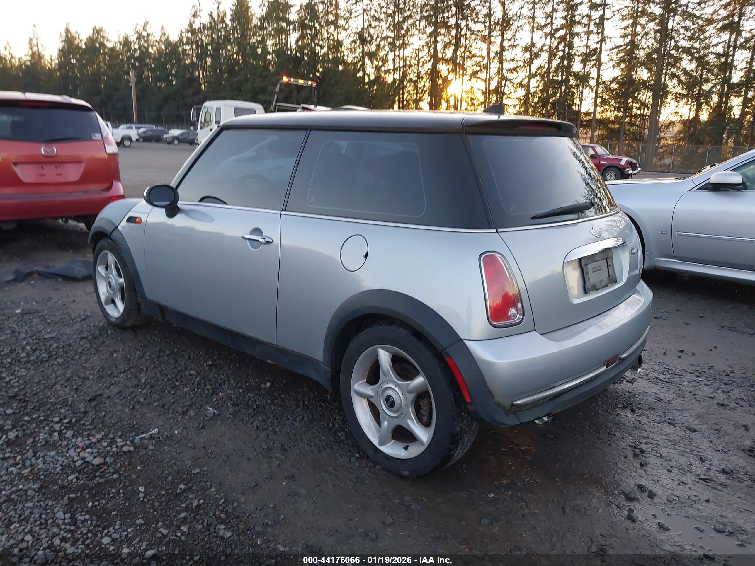 MINI COOPER image 3