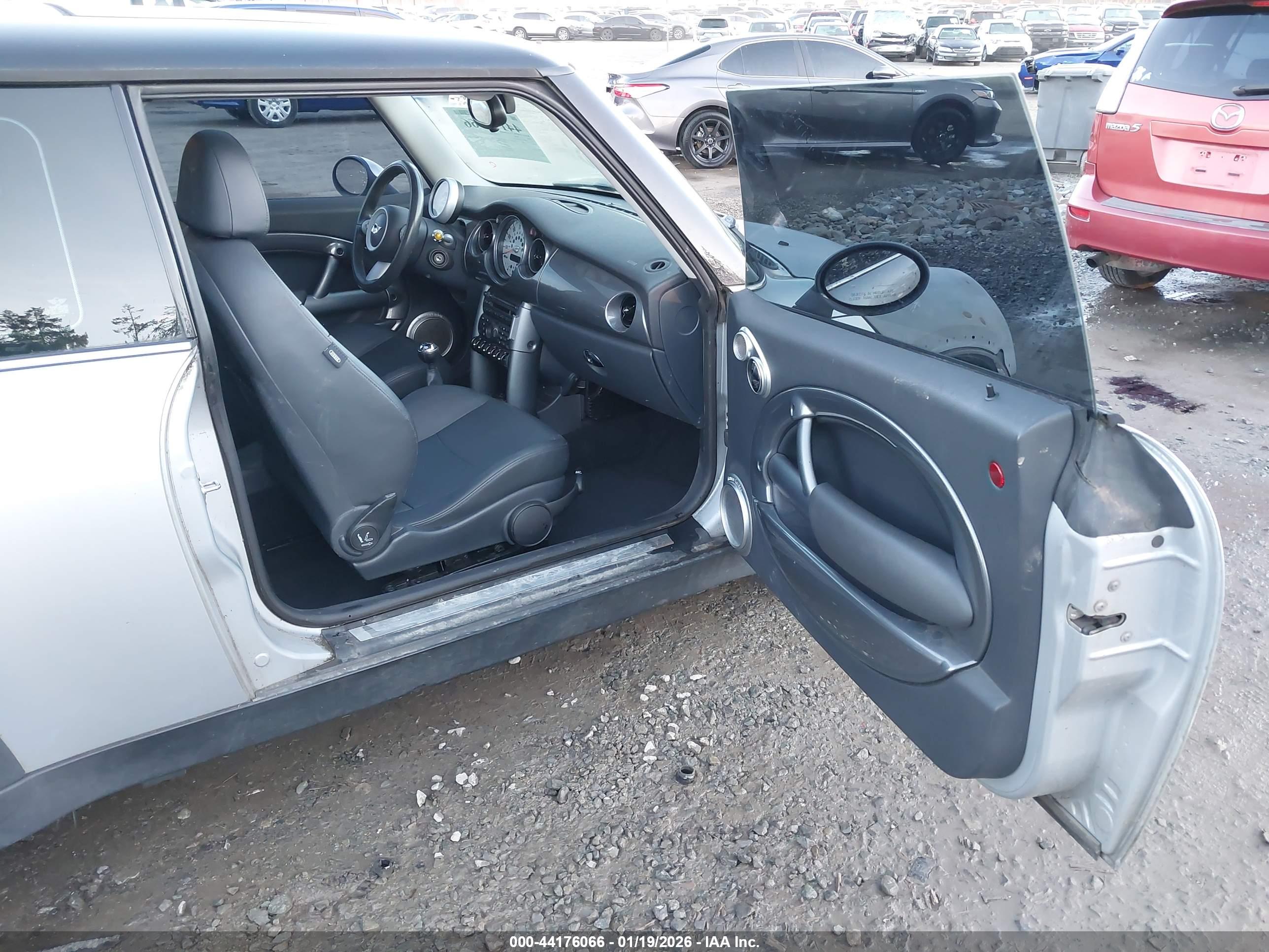 MINI COOPER image 5