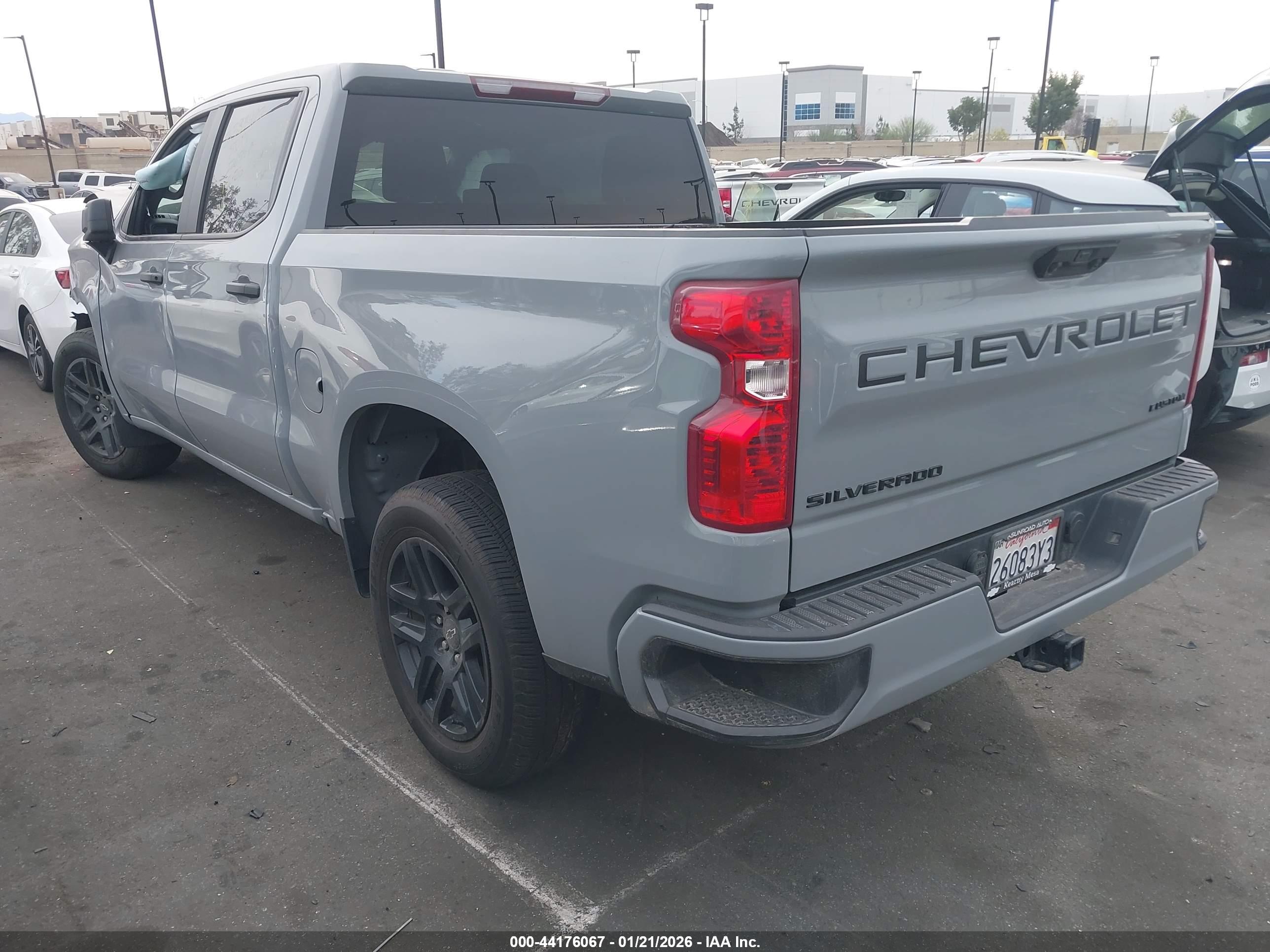 CHEVROLET SILVERADO image 3