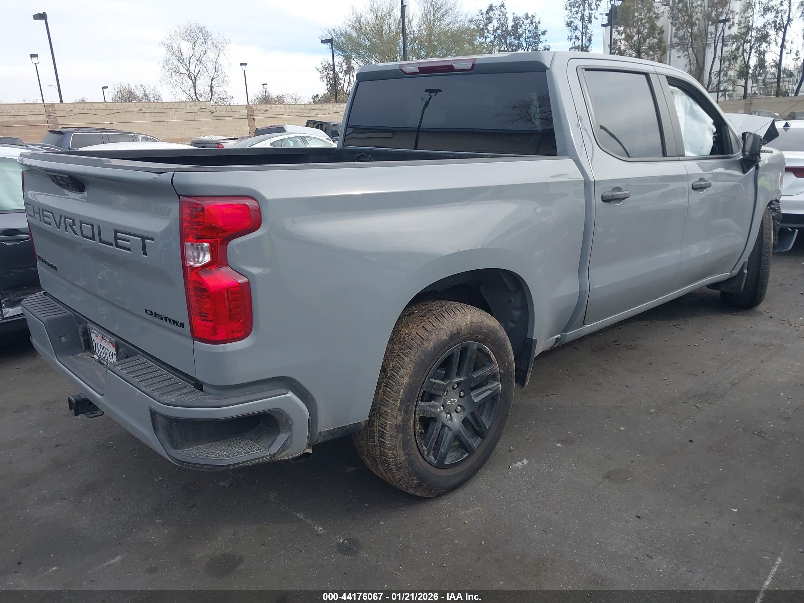CHEVROLET SILVERADO image 4