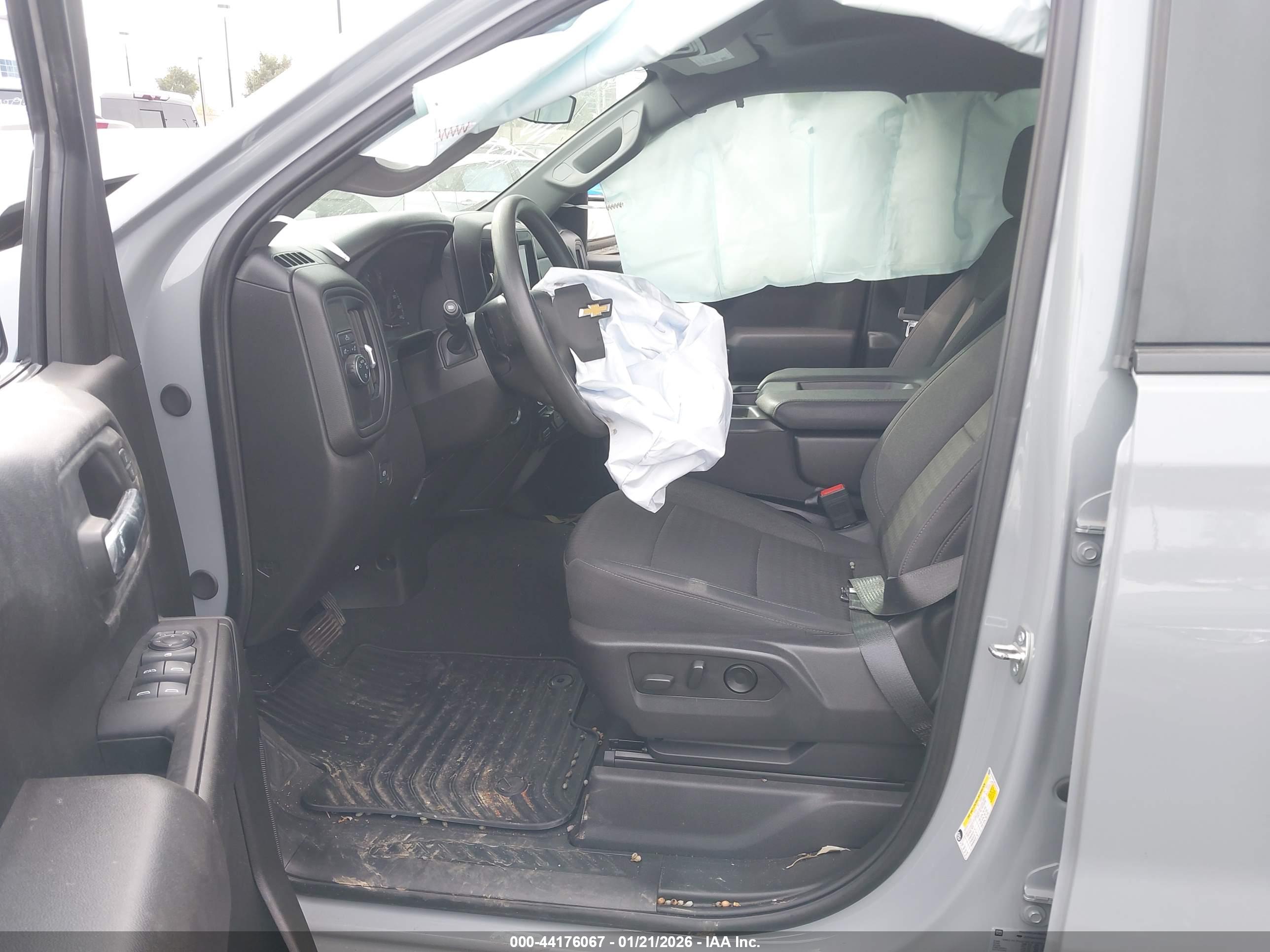 CHEVROLET SILVERADO image 5
