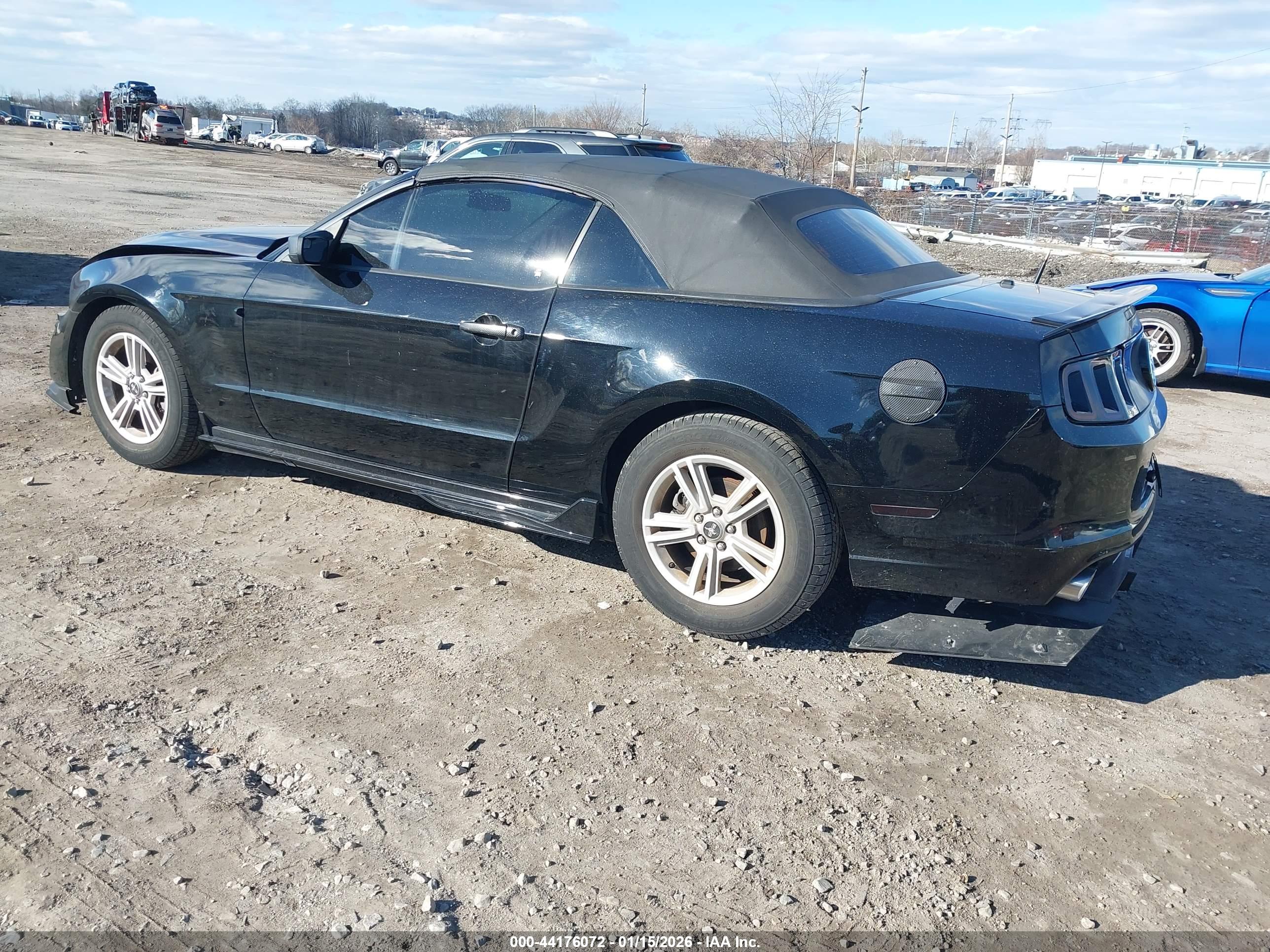FORD MUSTANG image 3