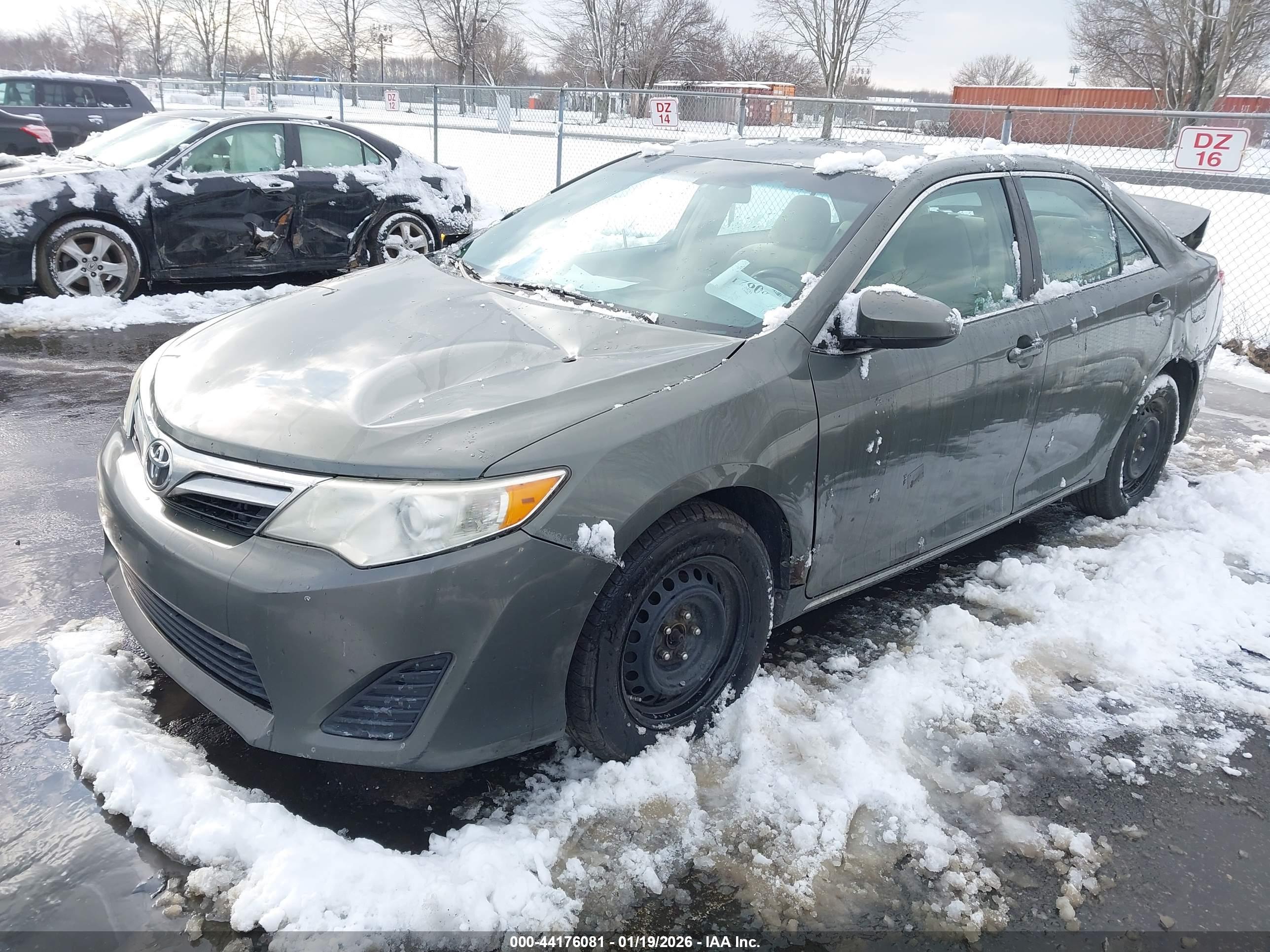 TOYOTA CAMRY image 2