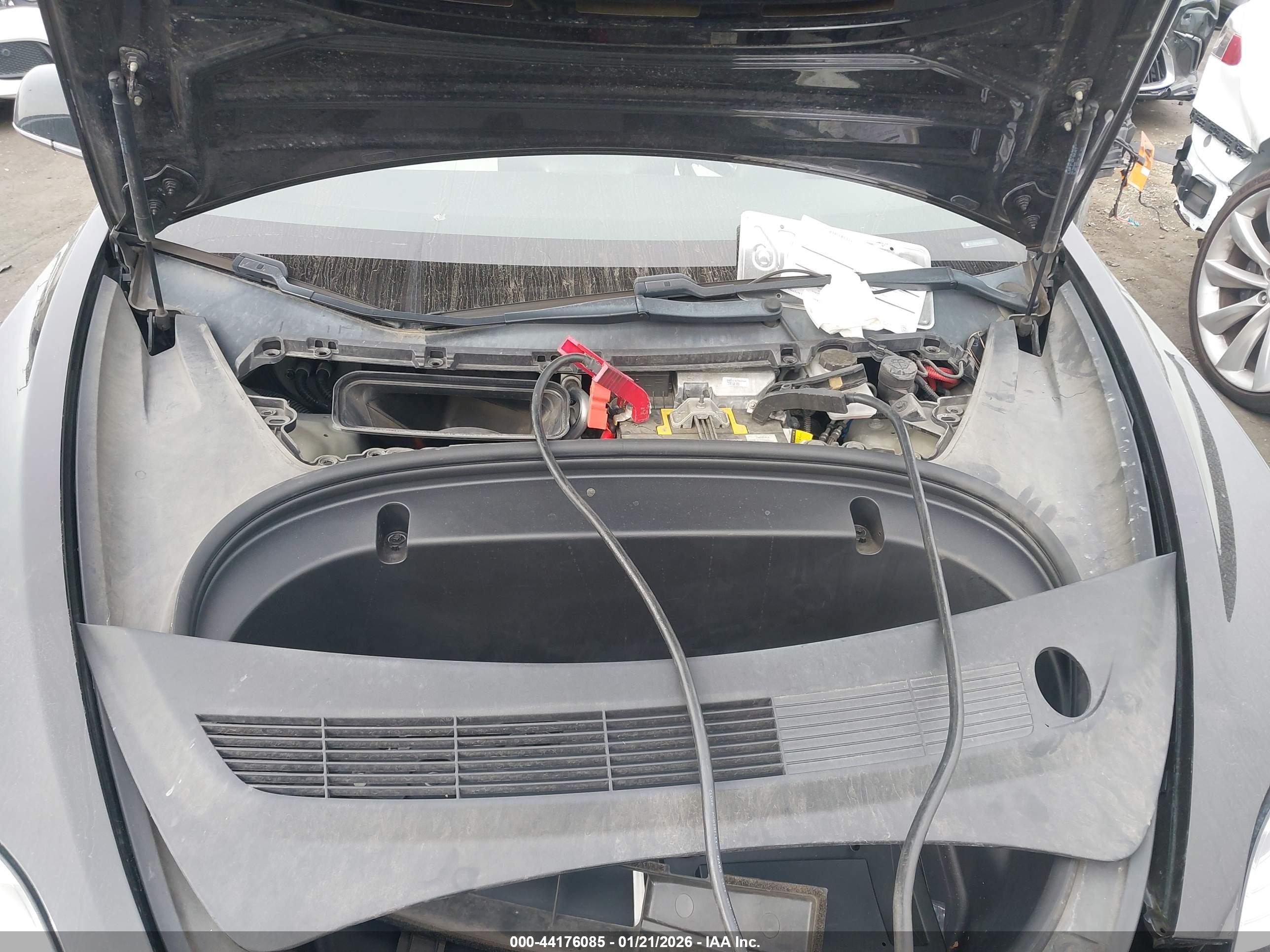 TESLA MODEL image 10