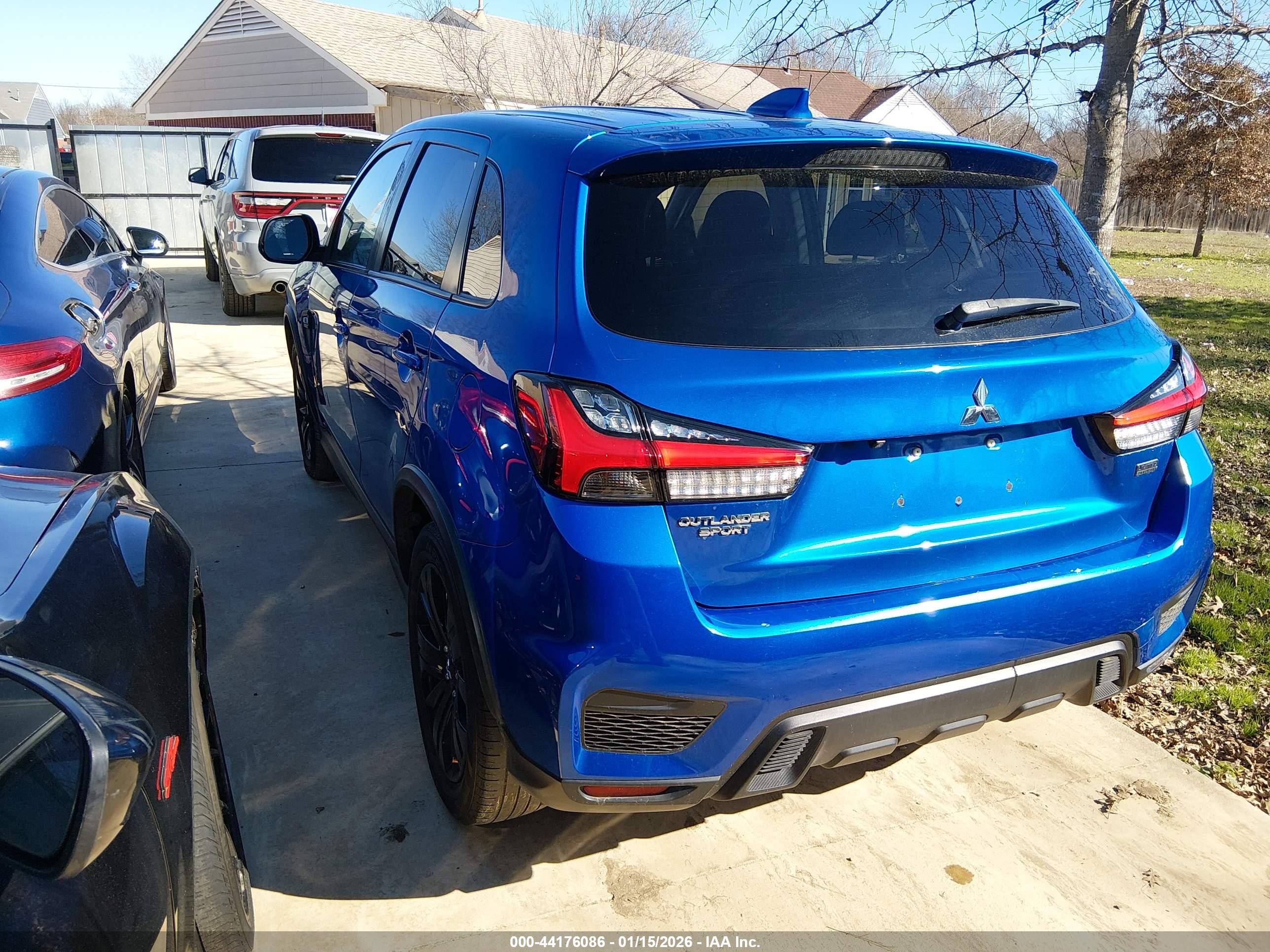MITSUBISHI OUTLANDER image 3