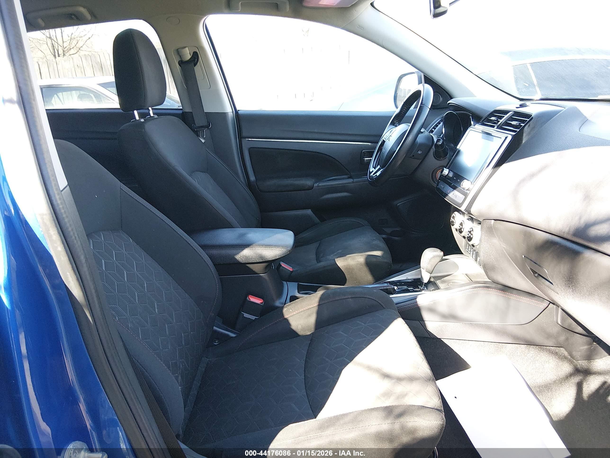 MITSUBISHI OUTLANDER image 5