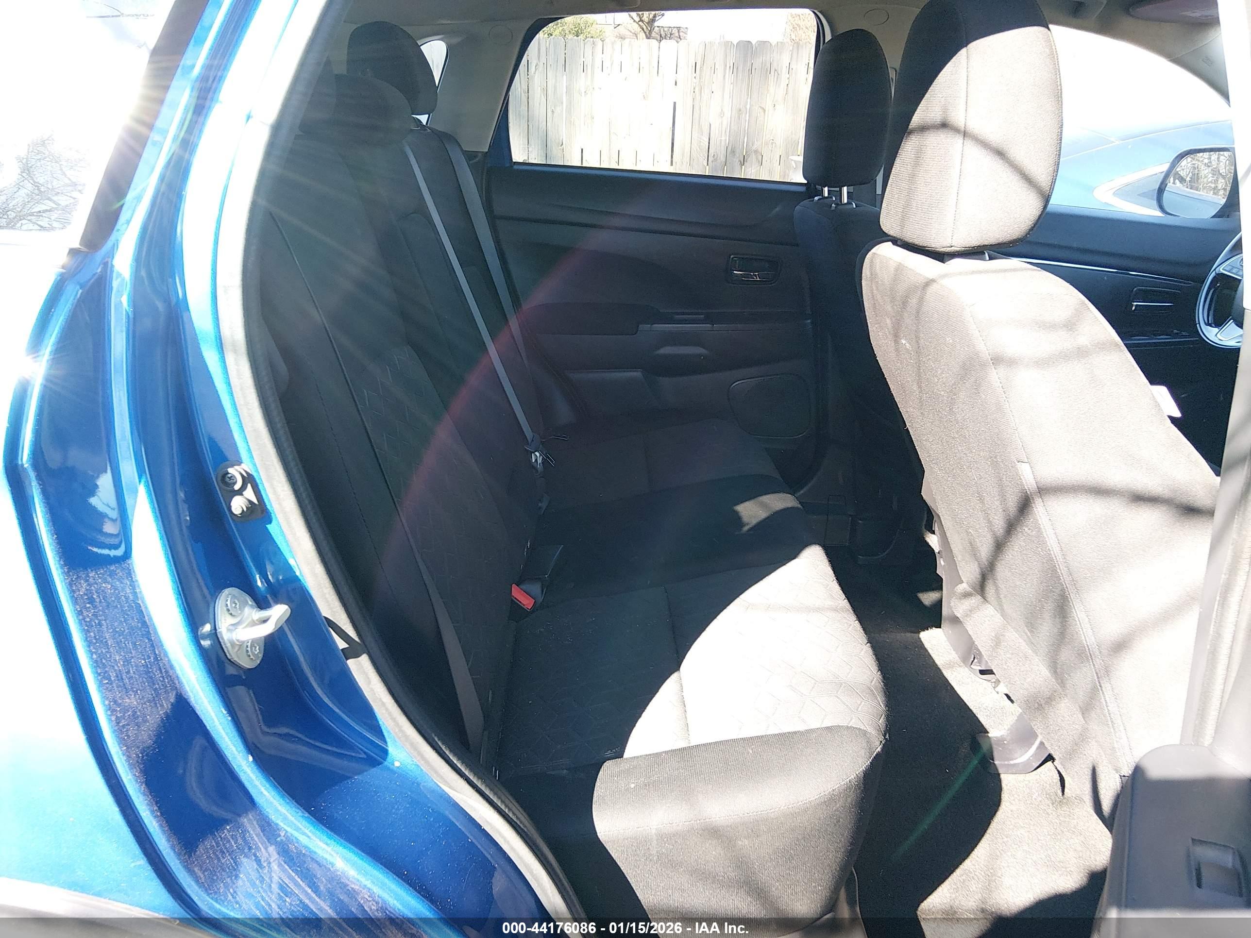 MITSUBISHI OUTLANDER image 8