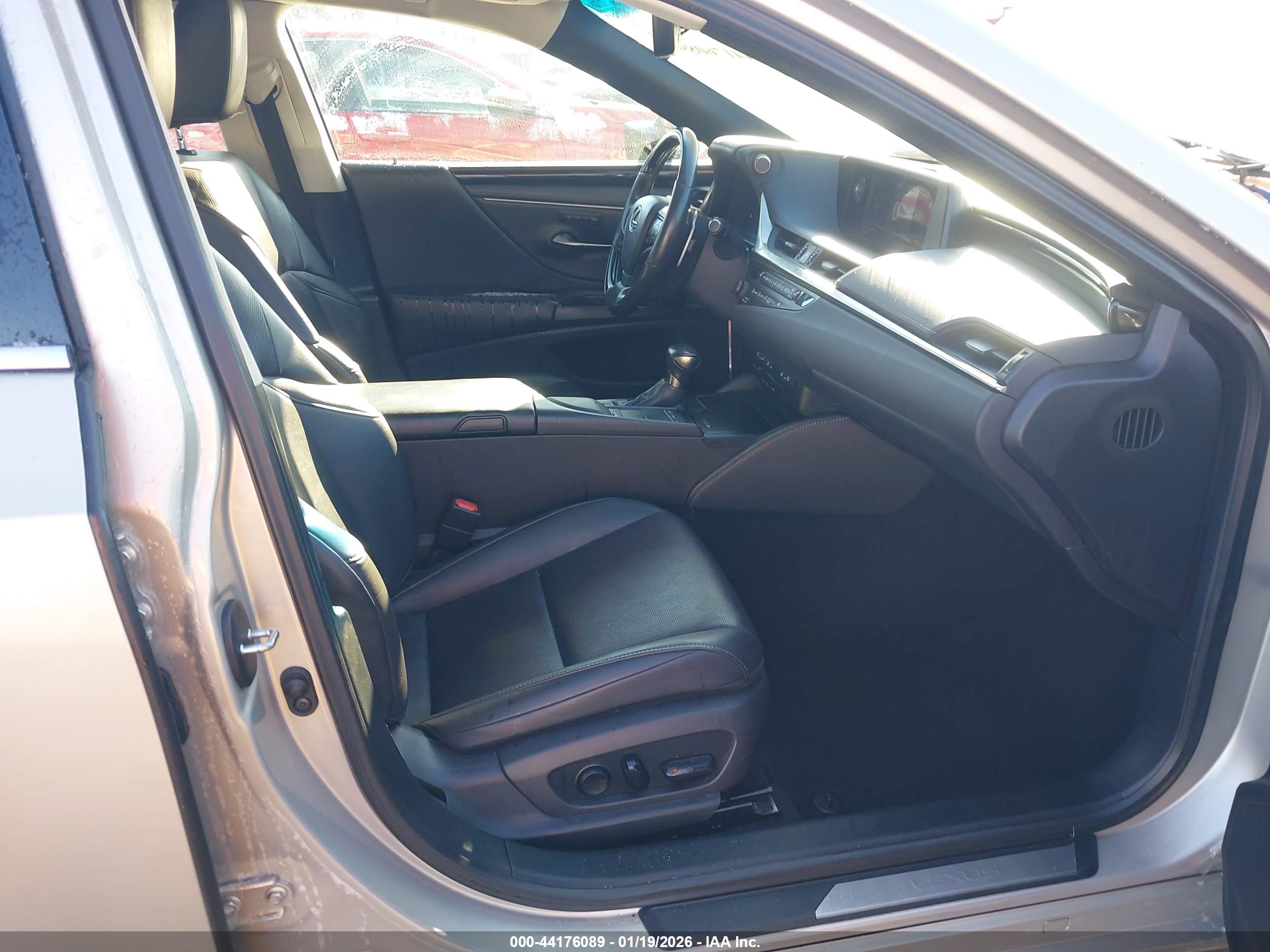 LEXUS ES image 5