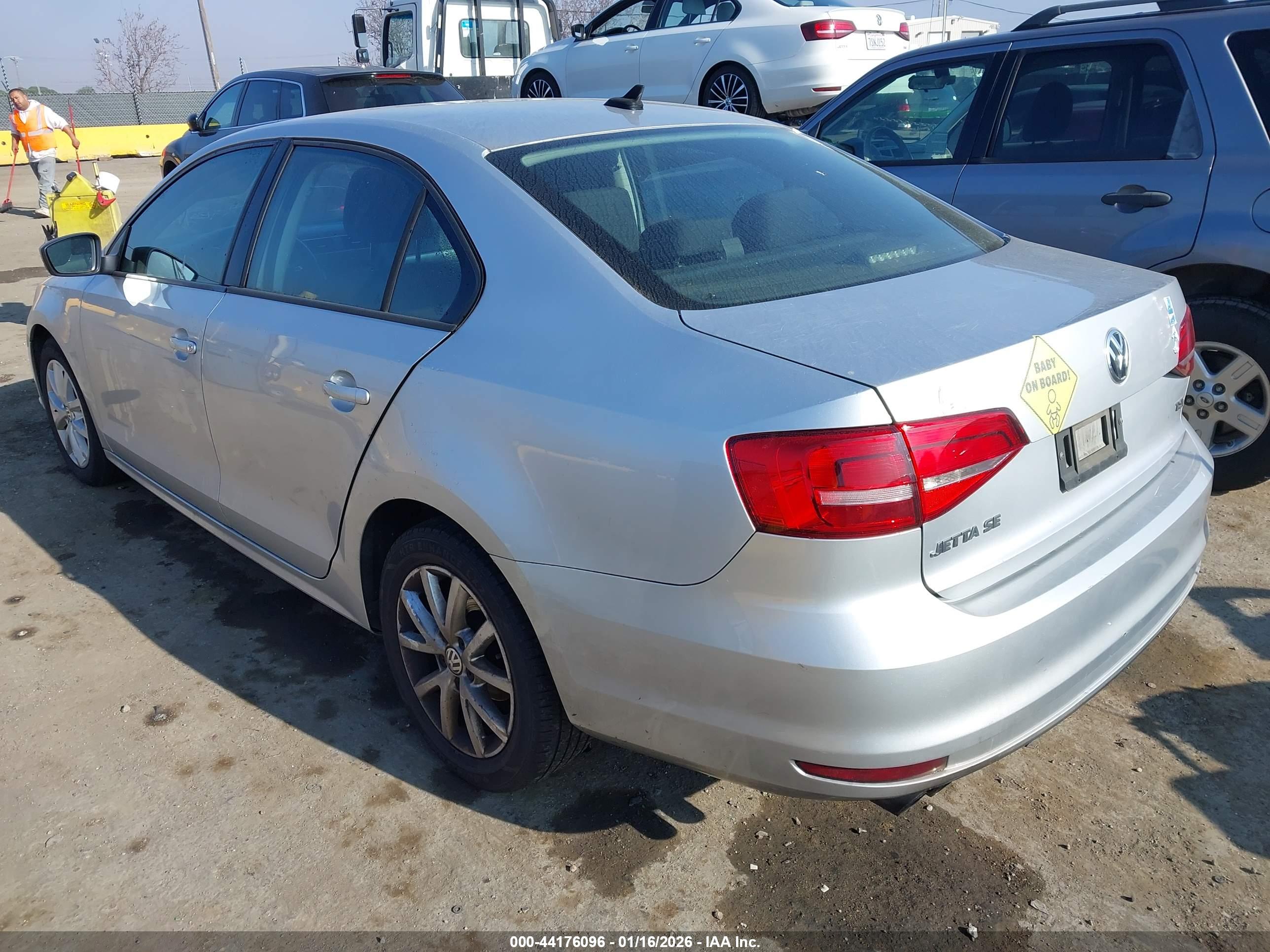VOLKSWAGEN JETTA image 3