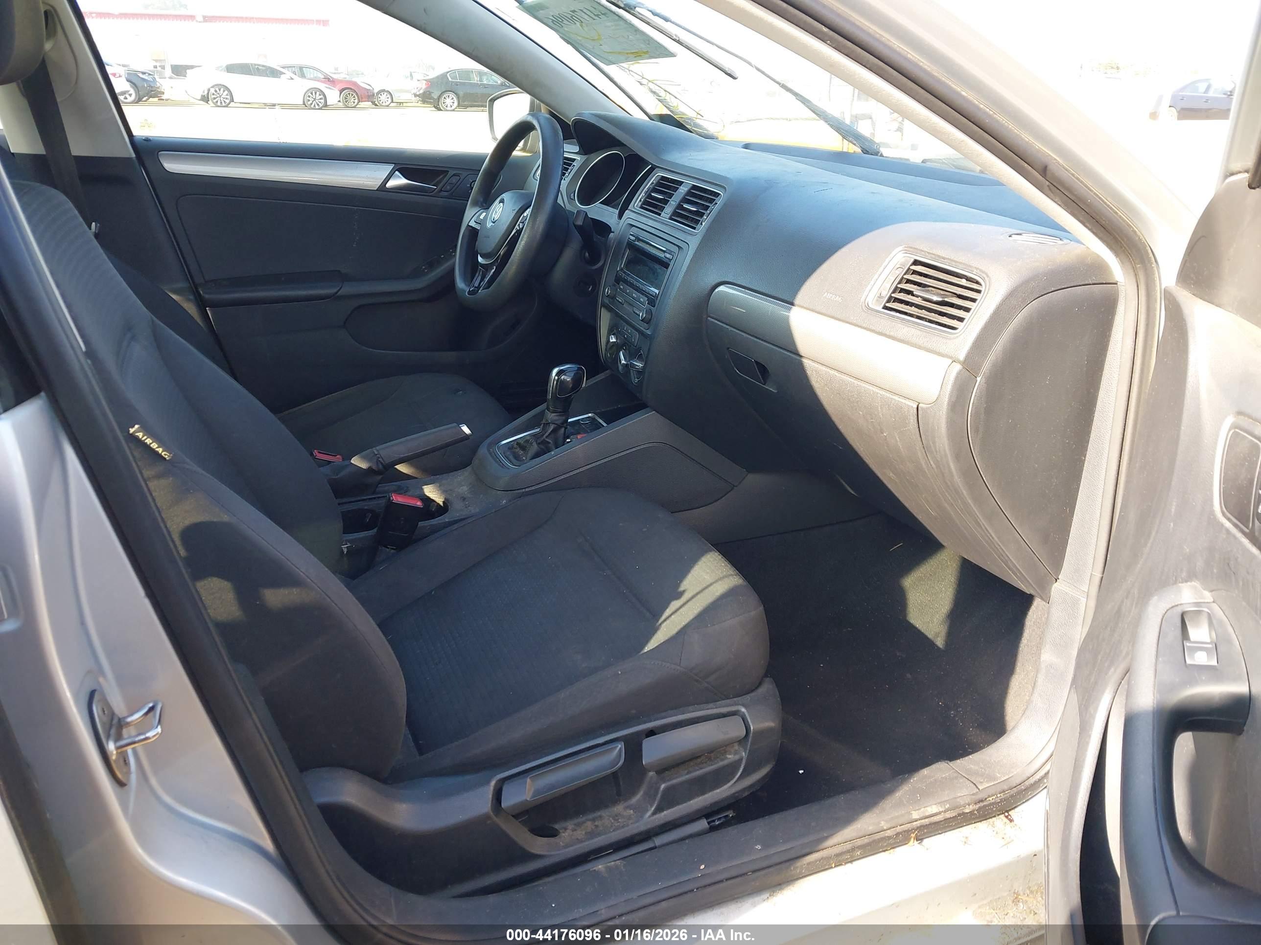 VOLKSWAGEN JETTA image 5
