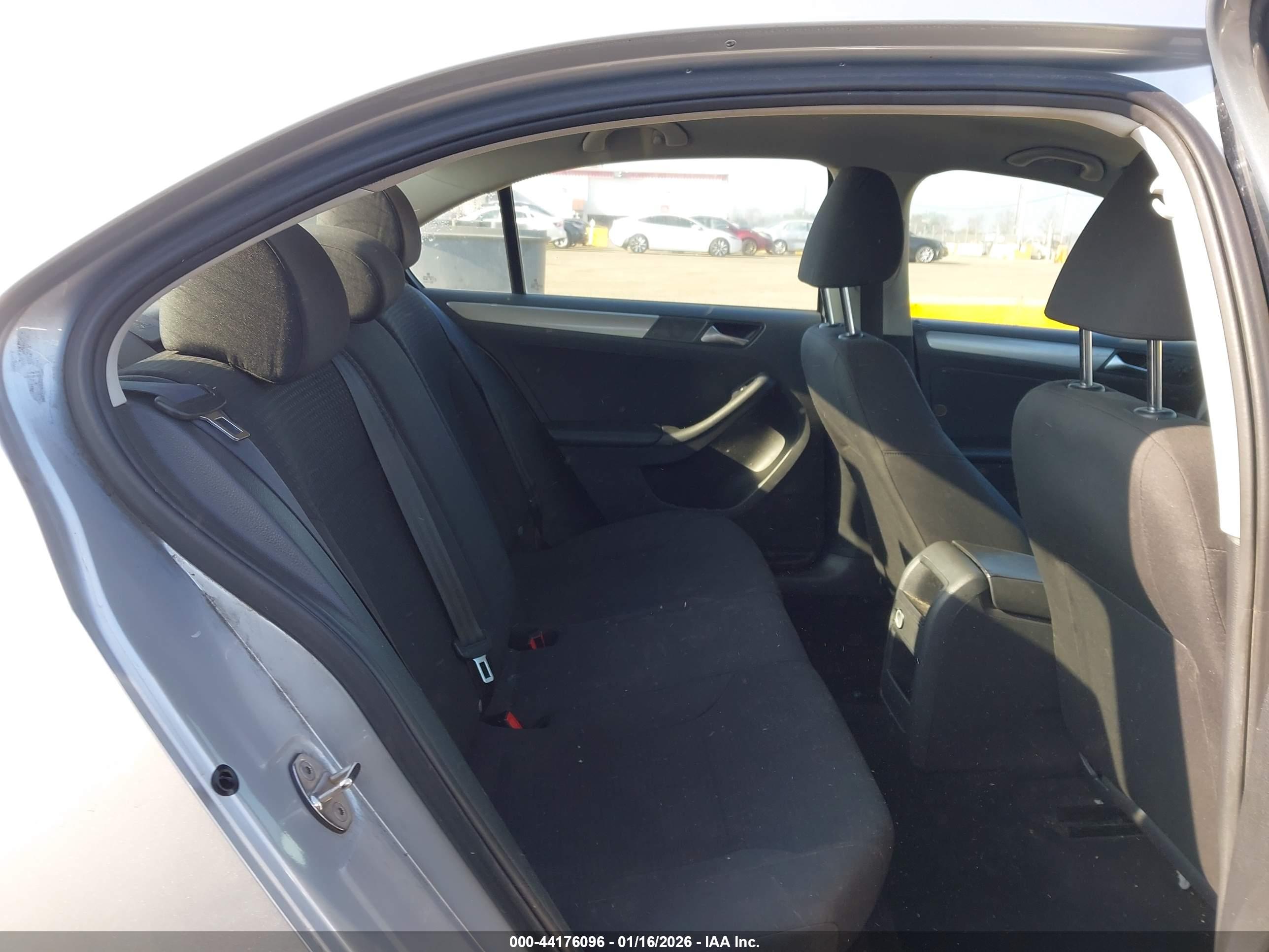 VOLKSWAGEN JETTA image 8
