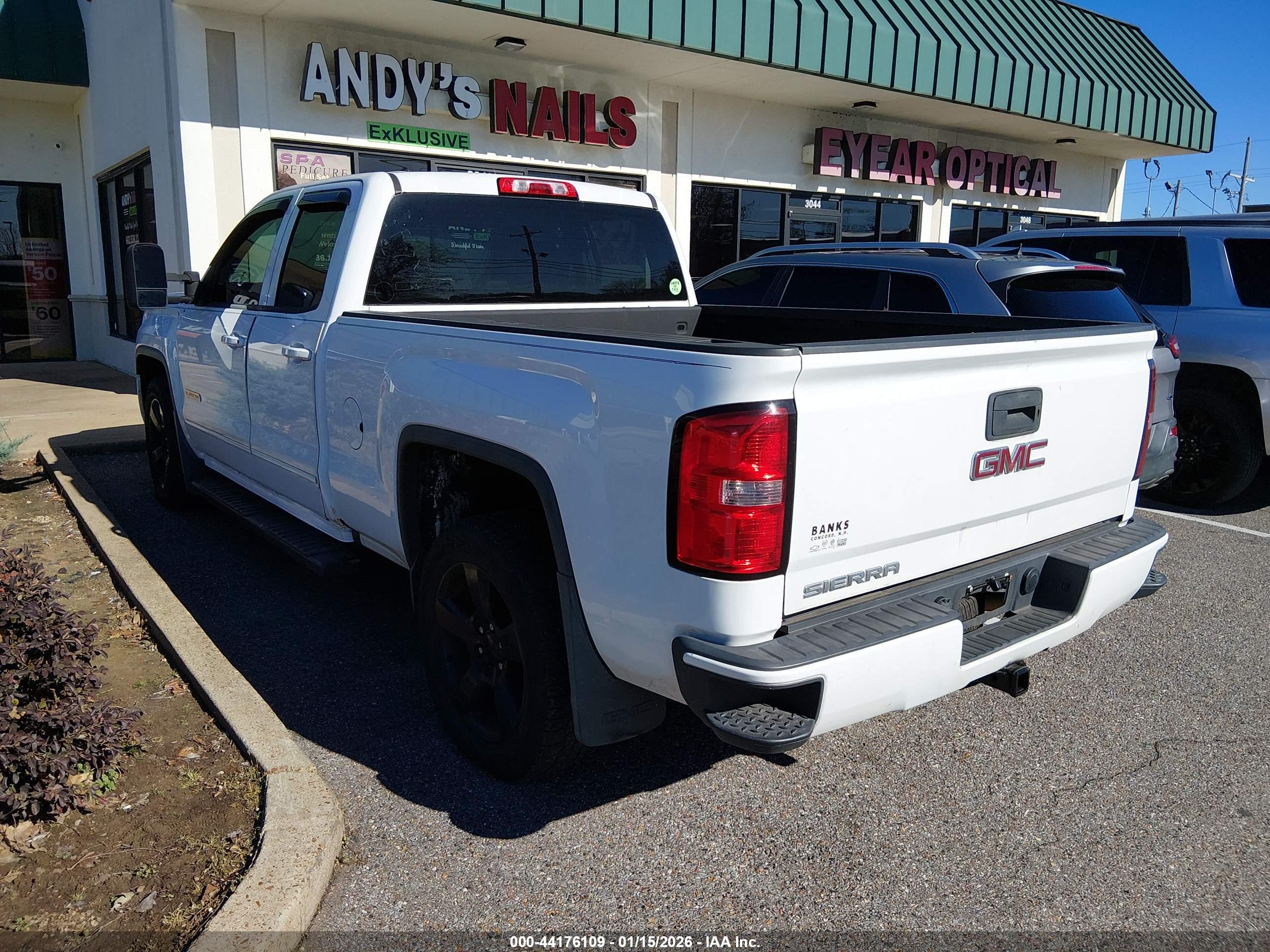 GMC SIERRA image 3