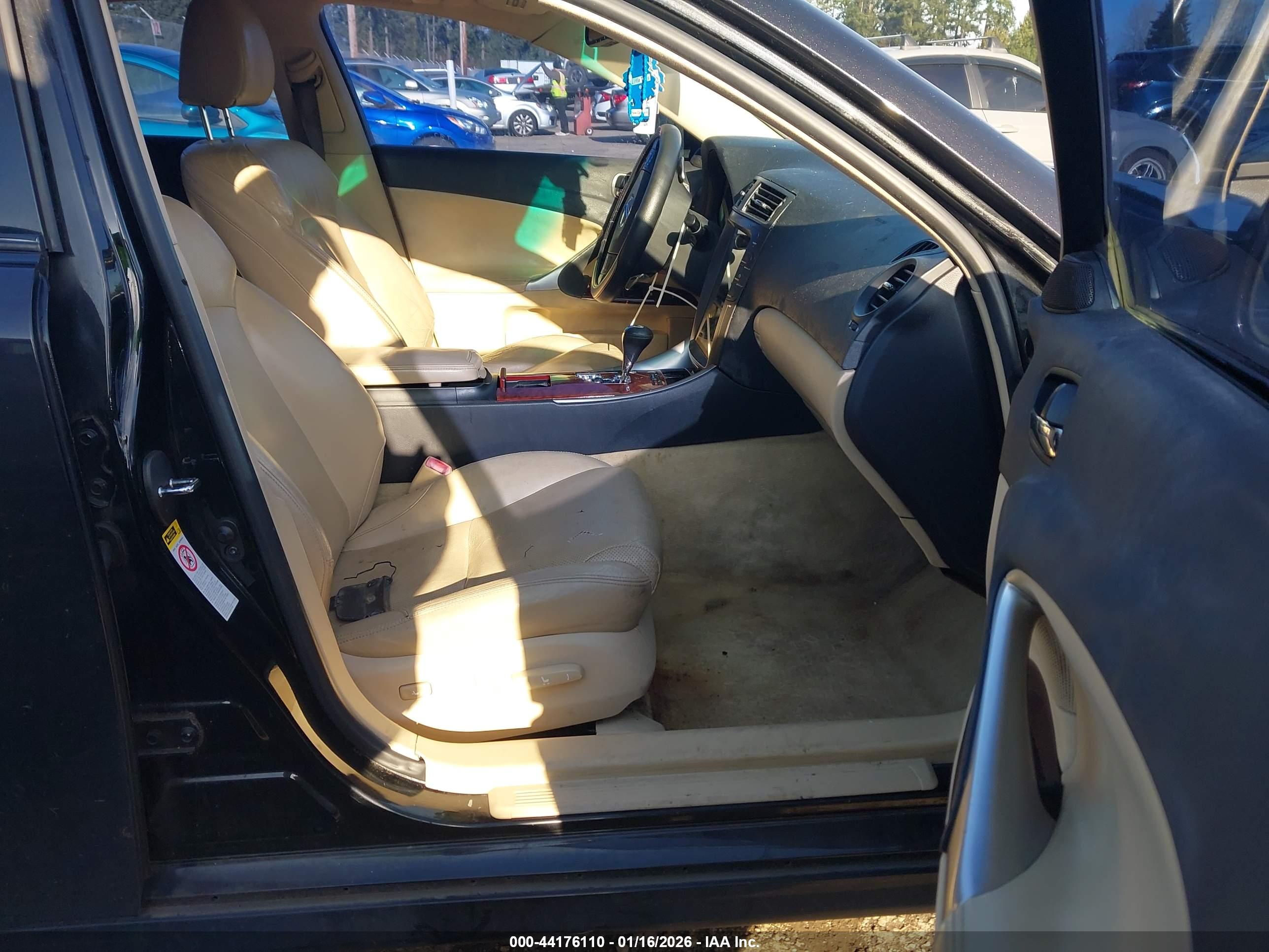 LEXUS IS image 5
