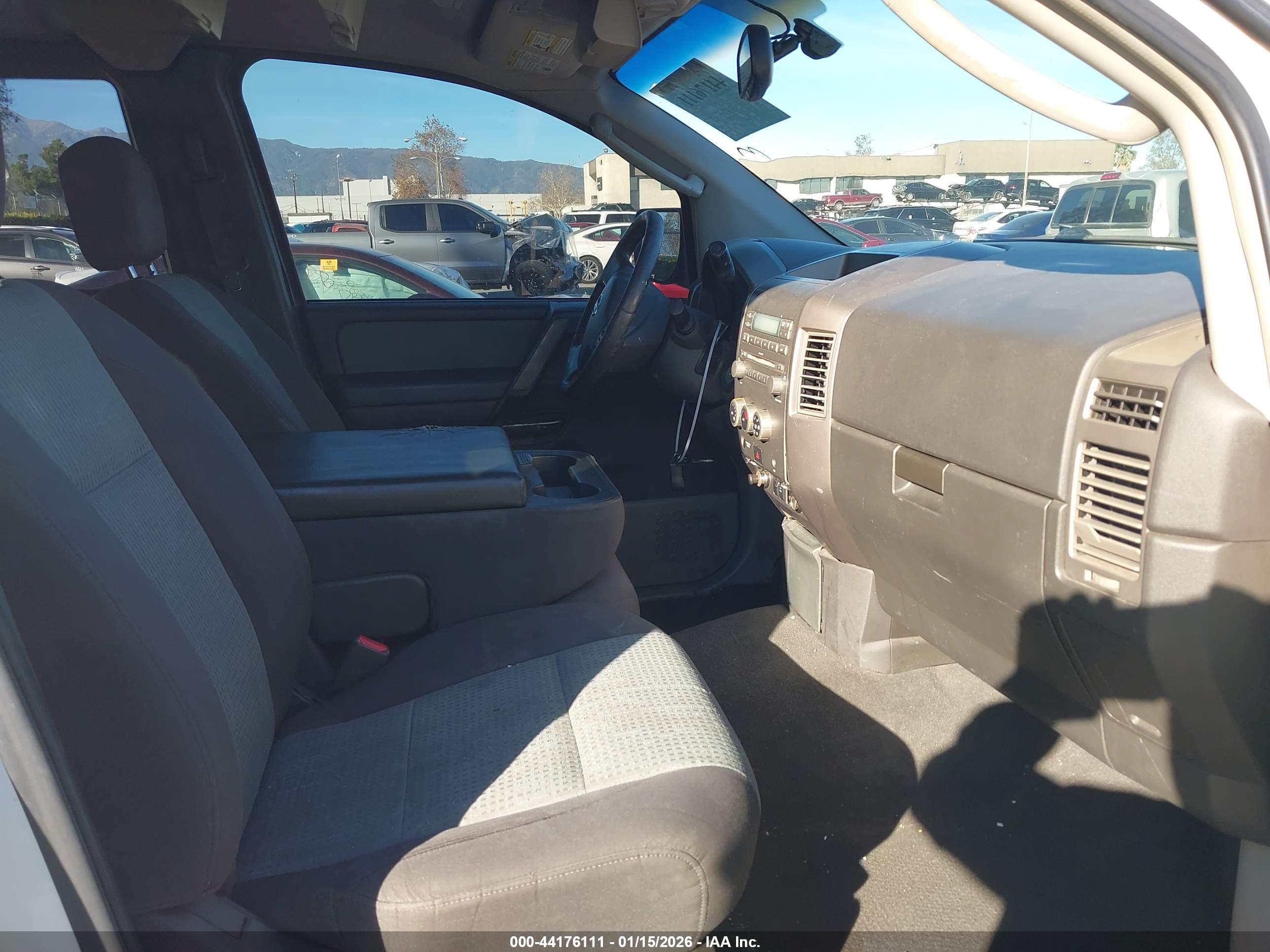 NISSAN TITAN image 5